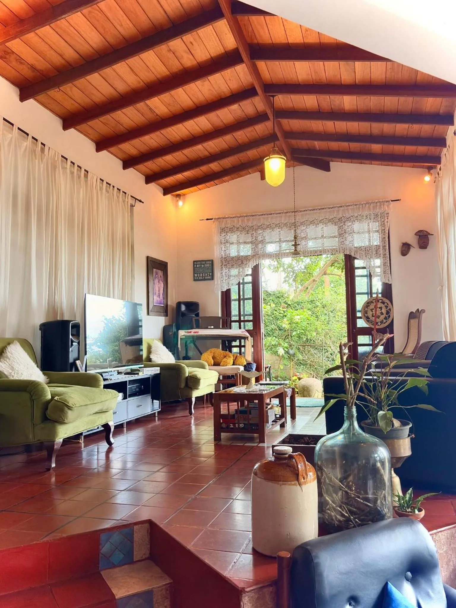 Communal lounge/ TV room in Bethel Rest Homestay