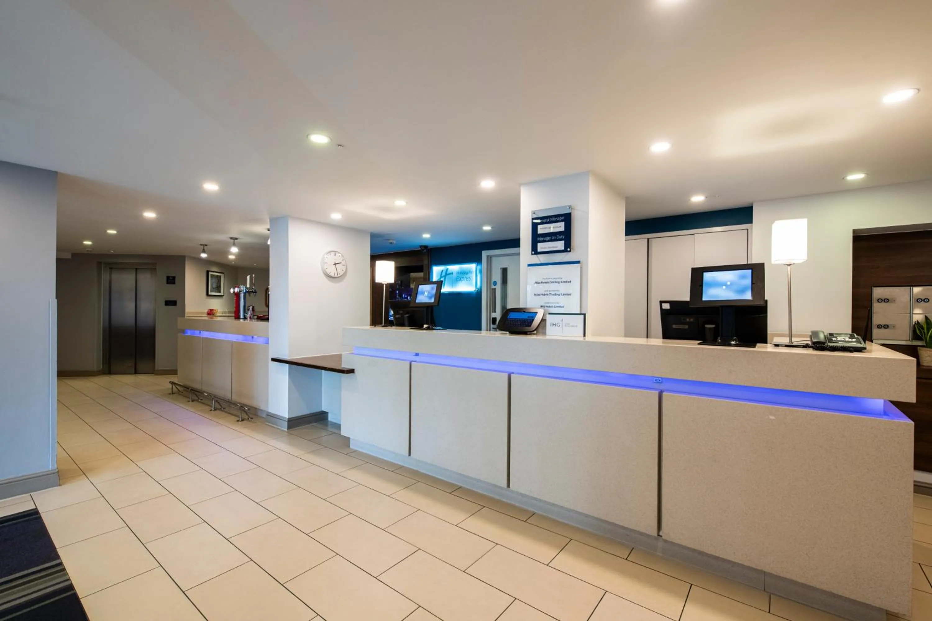 Lobby or reception in Holiday Inn Express Stirling by IHG