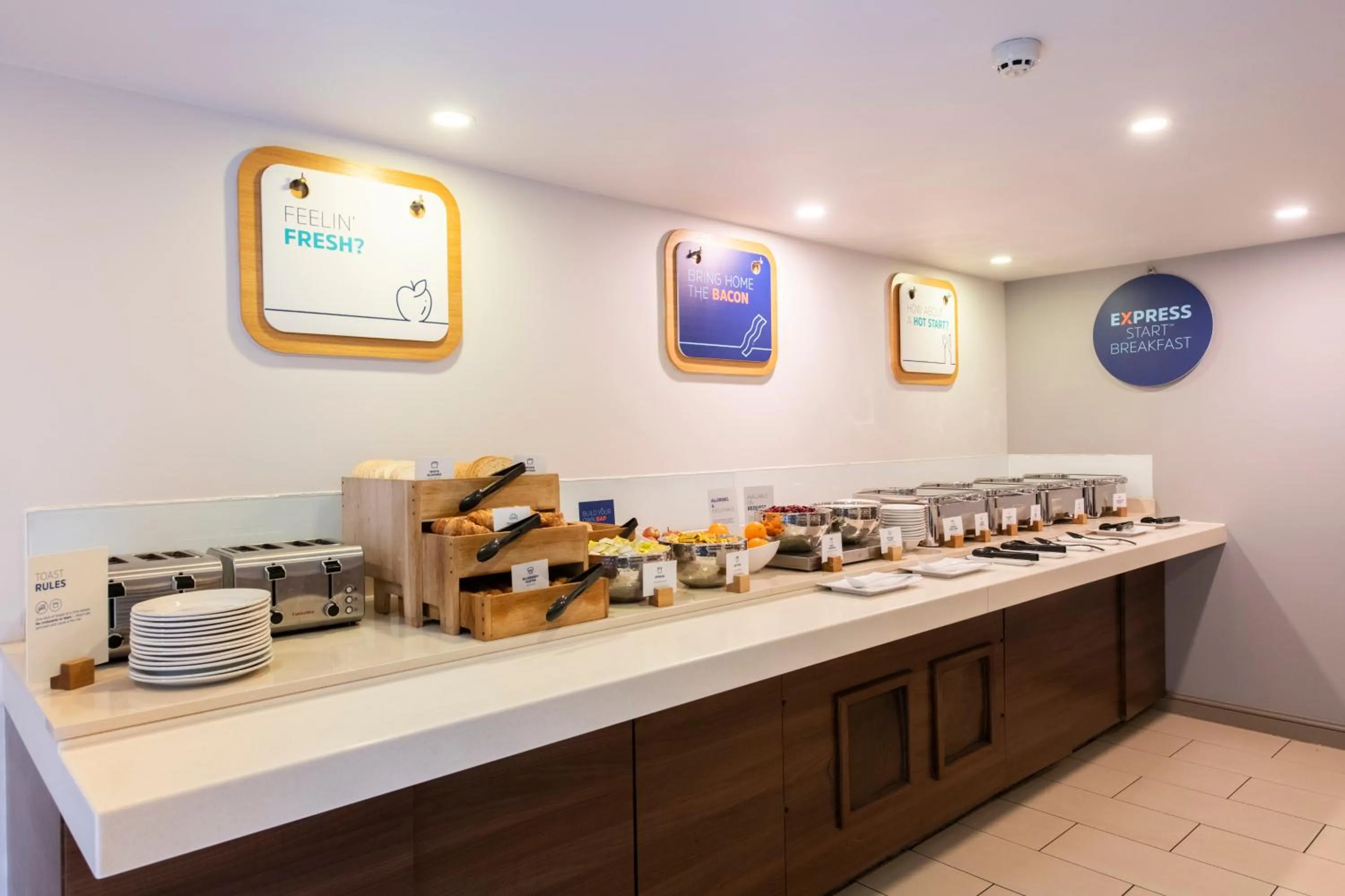 Buffet breakfast in Holiday Inn Express Stirling by IHG