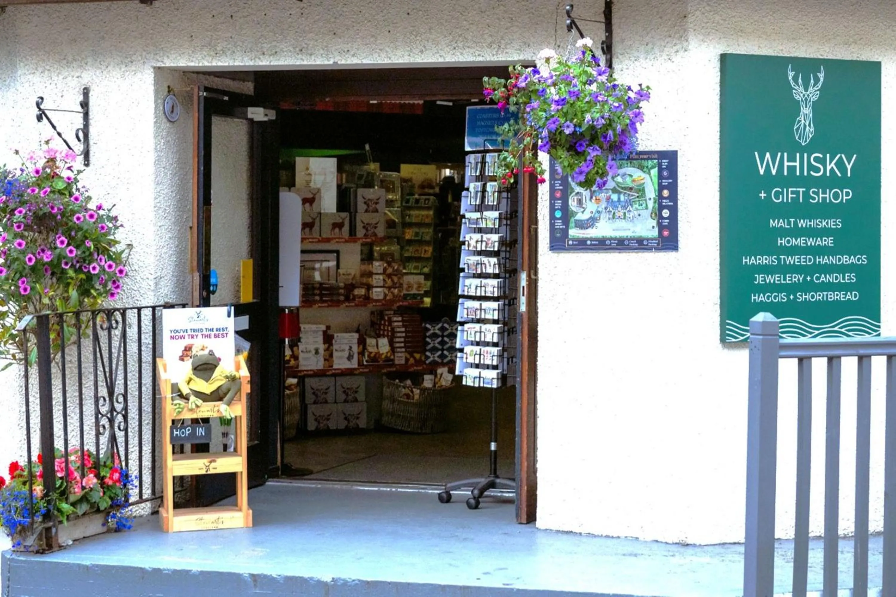 On-site shops in Loch Ness Drumnadrochit Hotel
