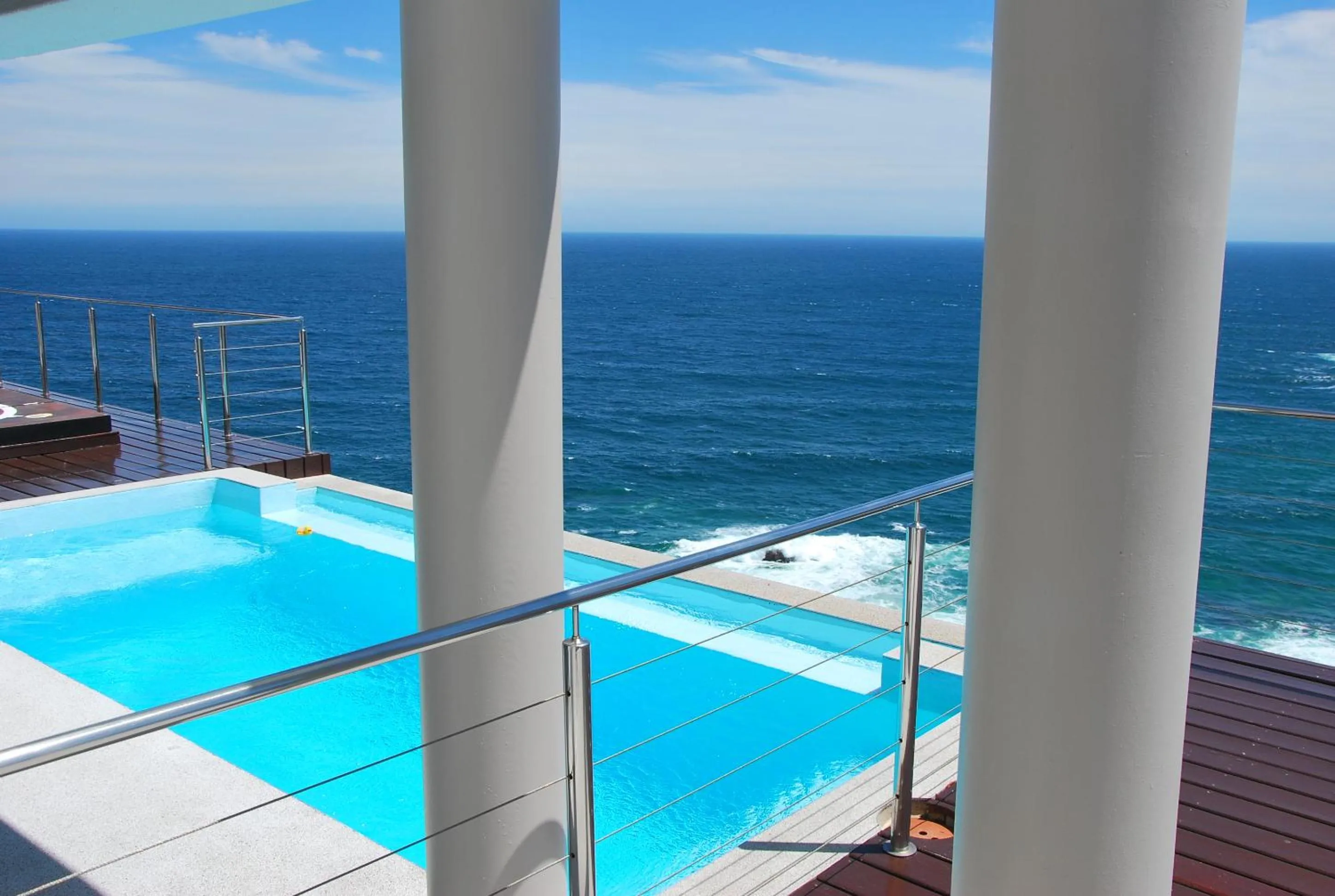 Swimming pool in Head over Hills