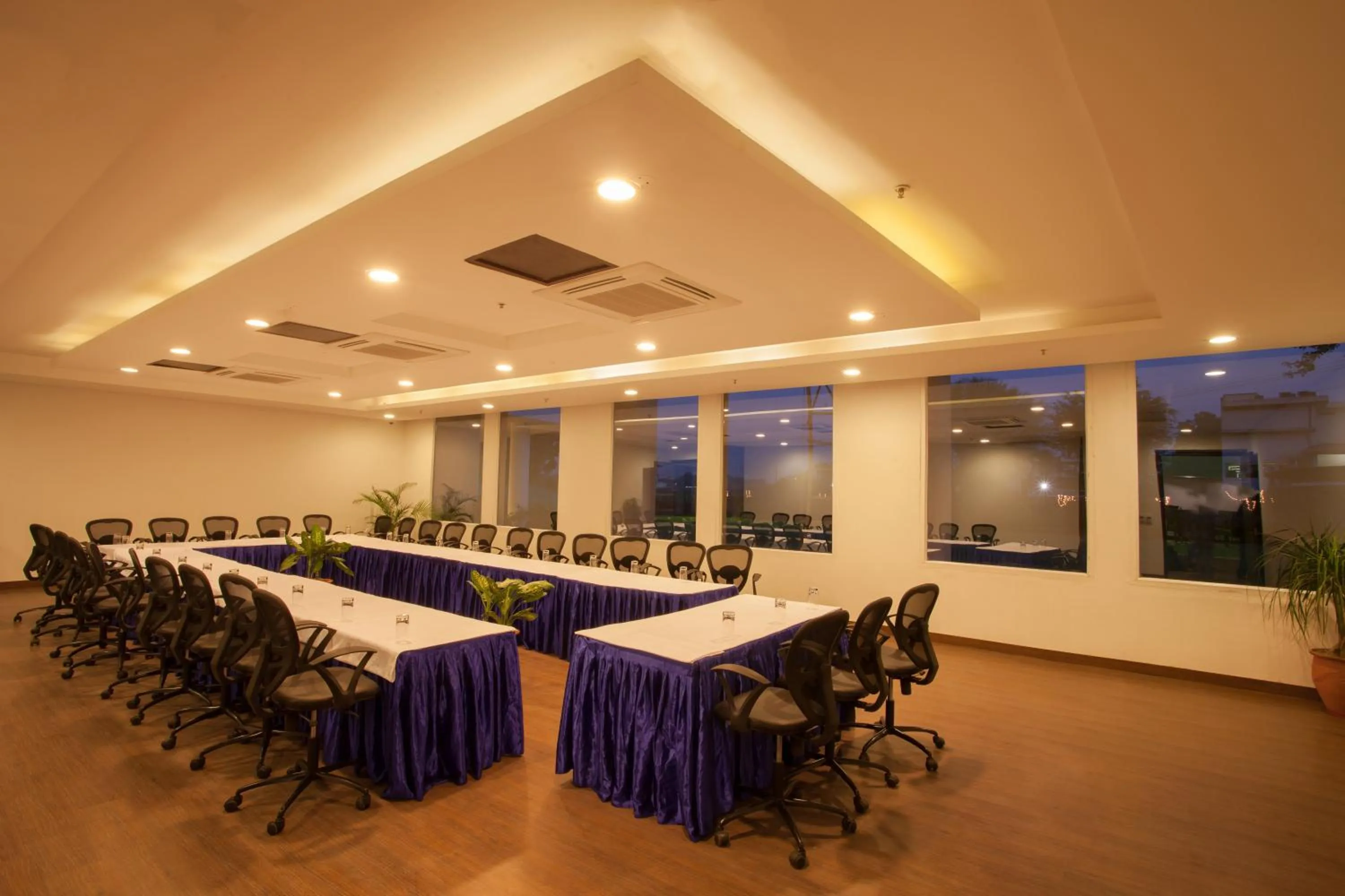 Business facilities in Velvet Clarks Exotica