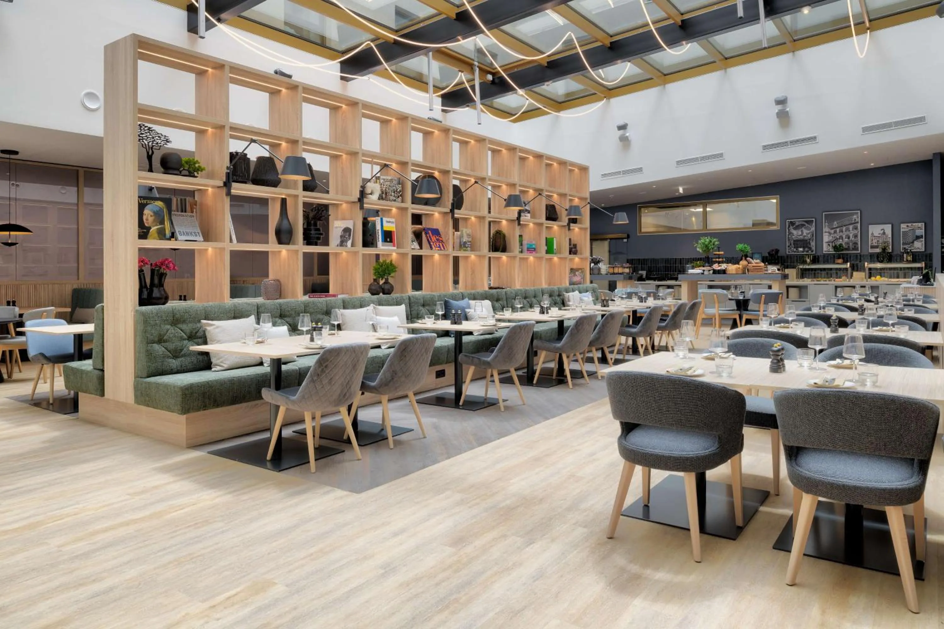 Restaurant/places to eat in Radisson Hotel Graz