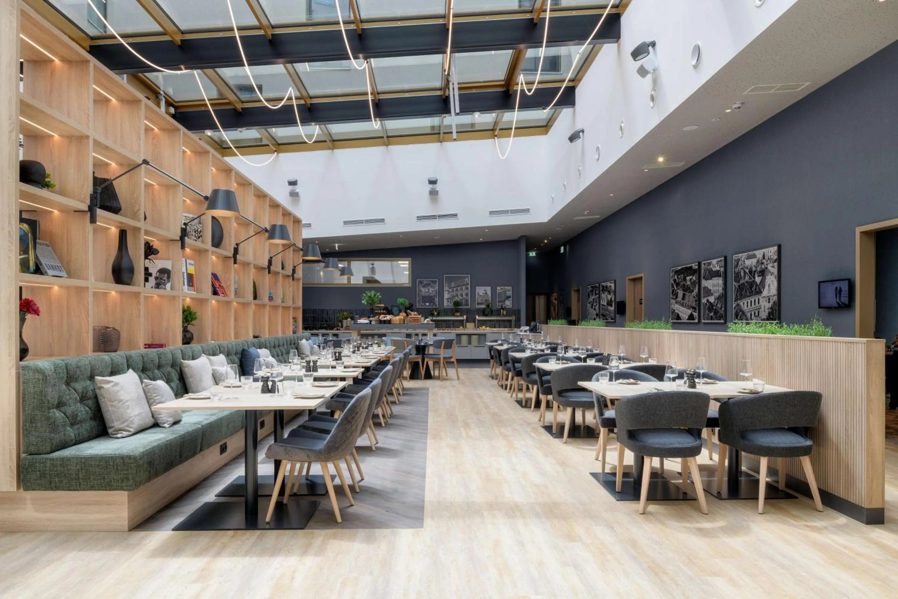 Restaurant/places to eat in Radisson Hotel Graz