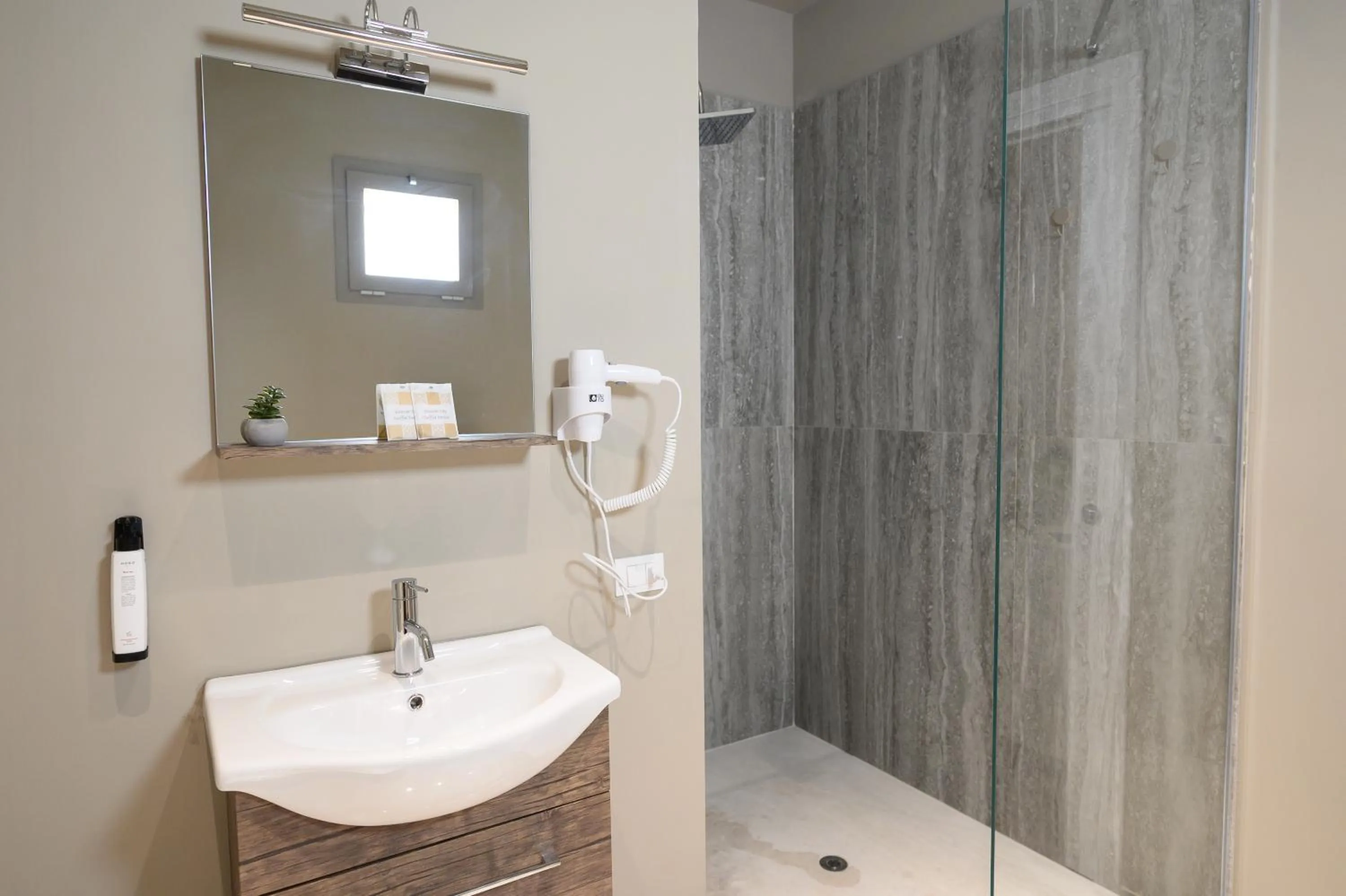 Shower in Baitan Hotel