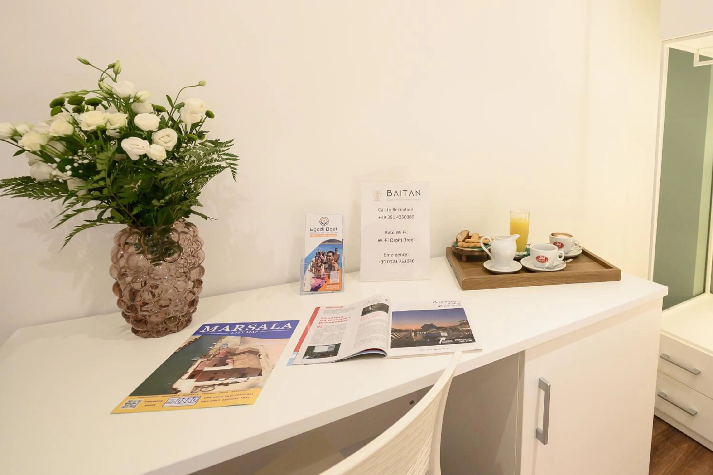 Coffee/tea facilities in Baitan Hotel