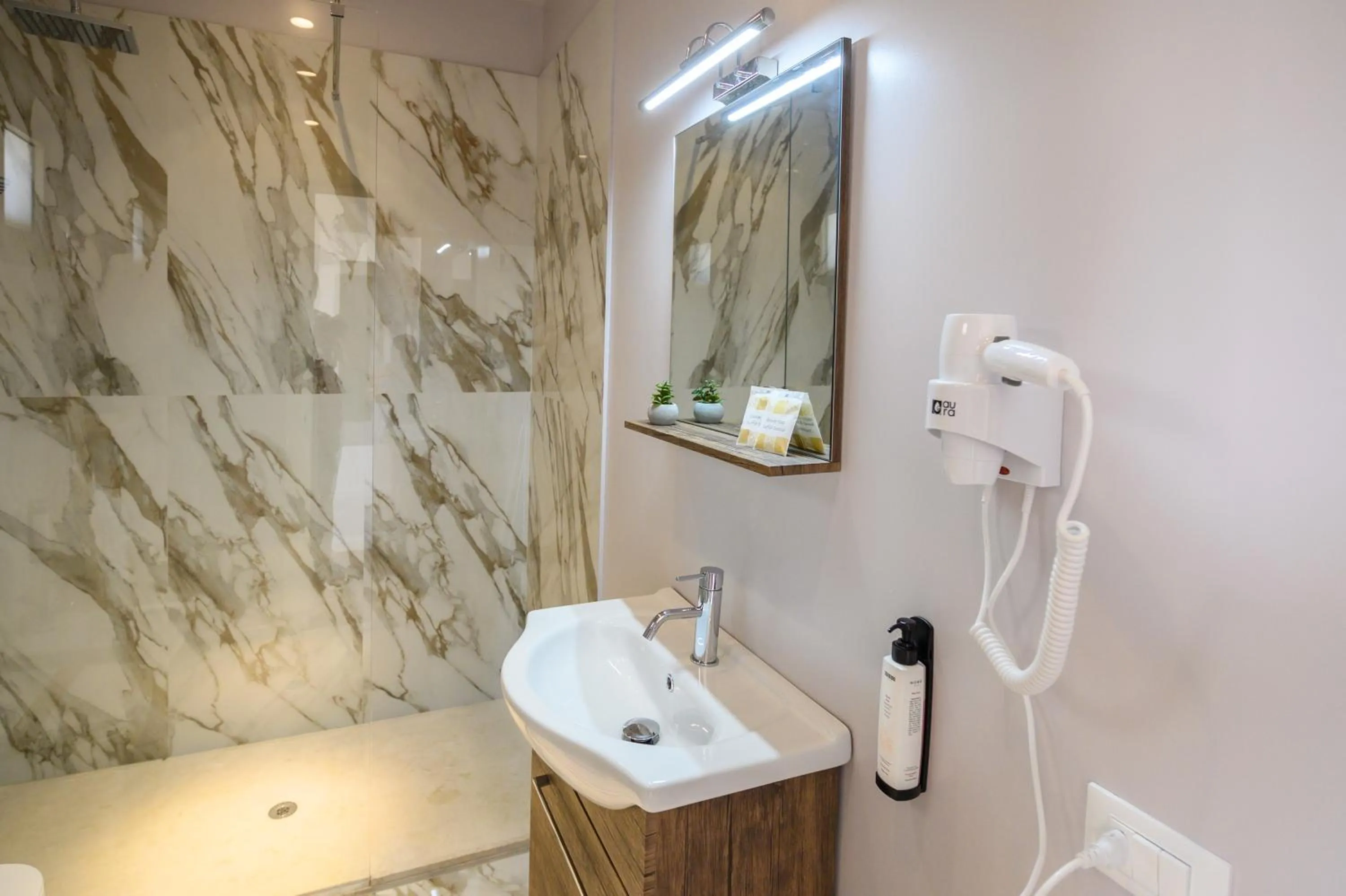 Shower in Baitan Hotel