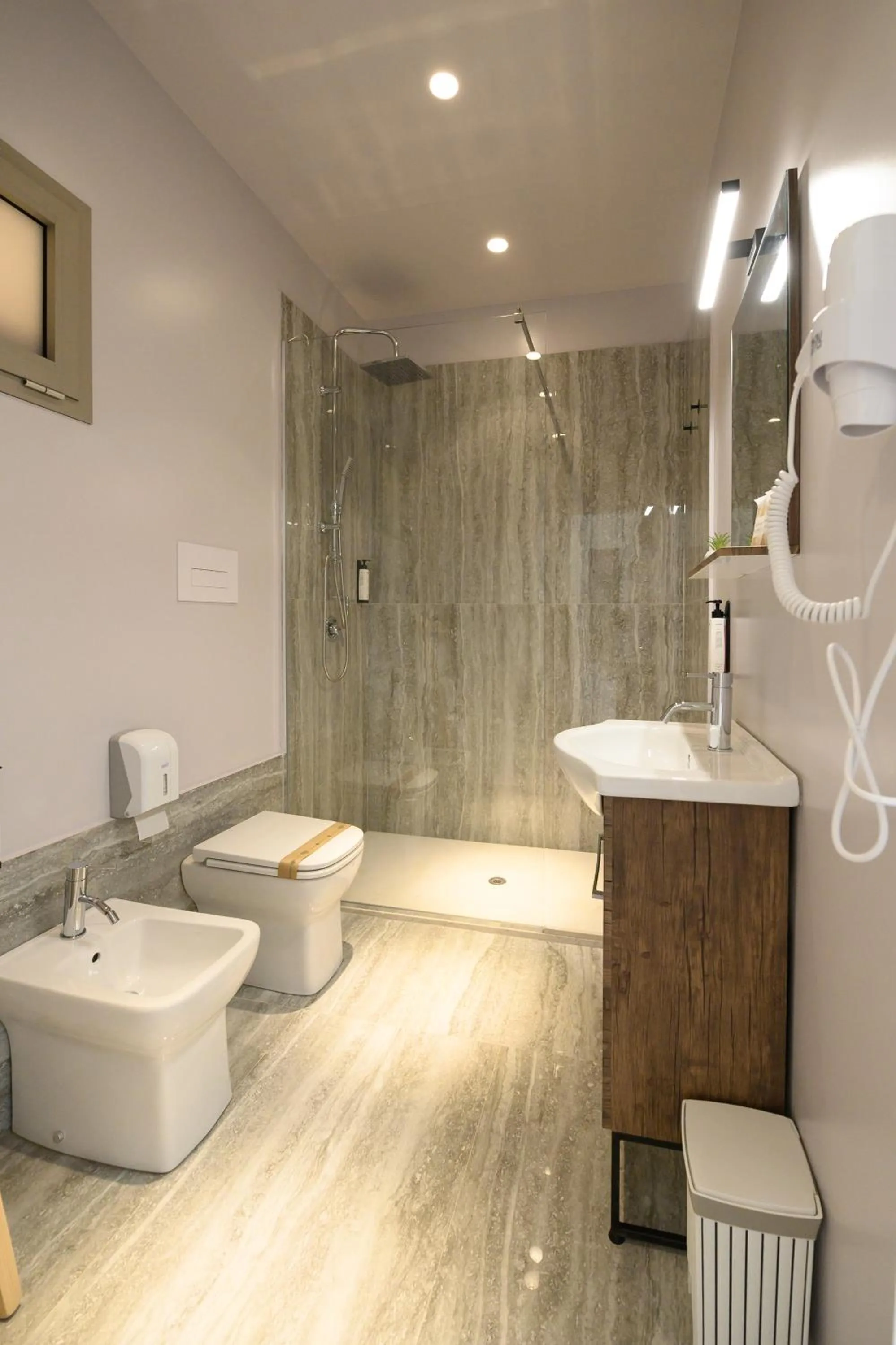 Shower in Baitan Hotel