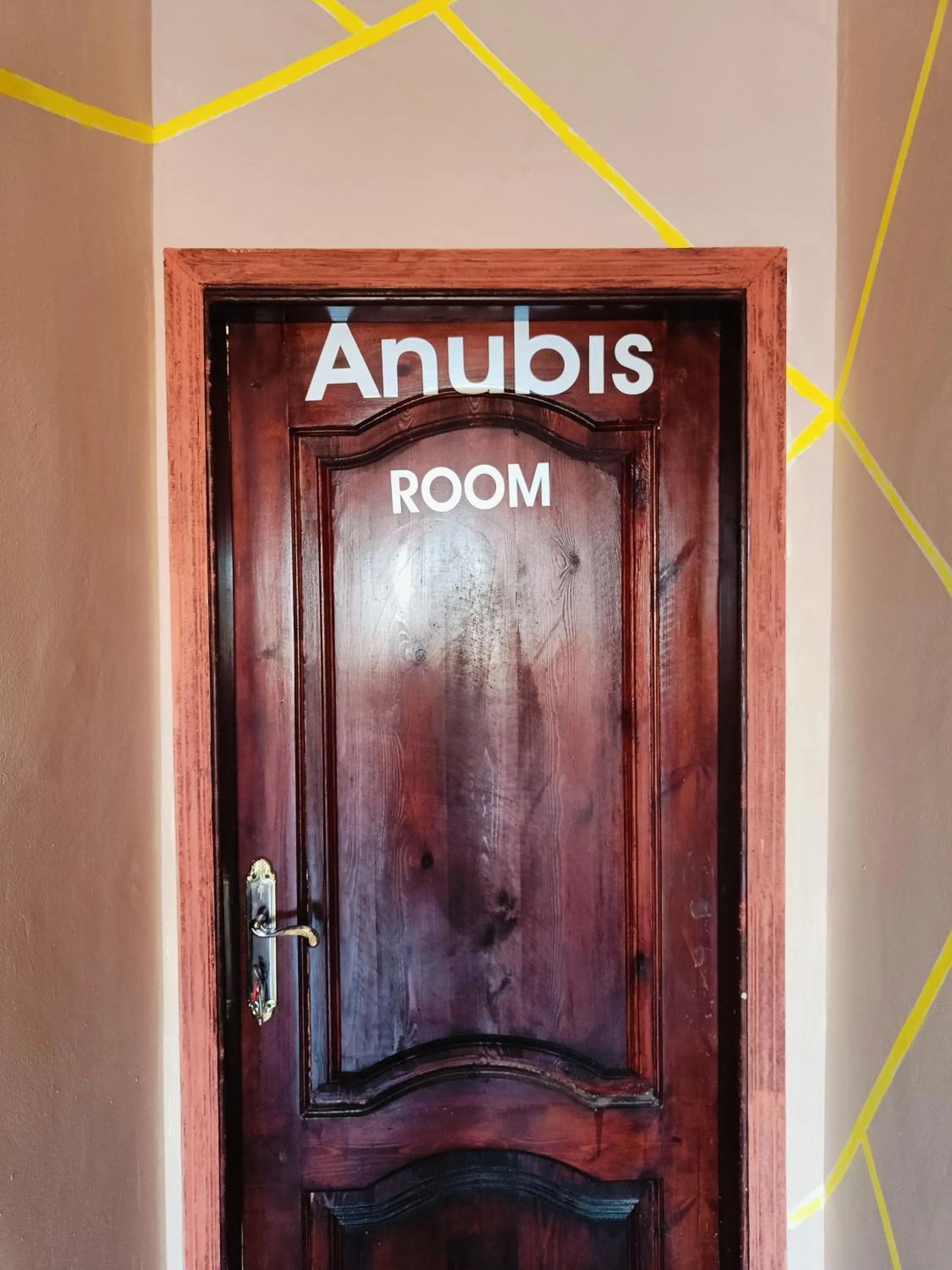 Text overlay in Sneferu Pyramids inn - Full Pyramids View