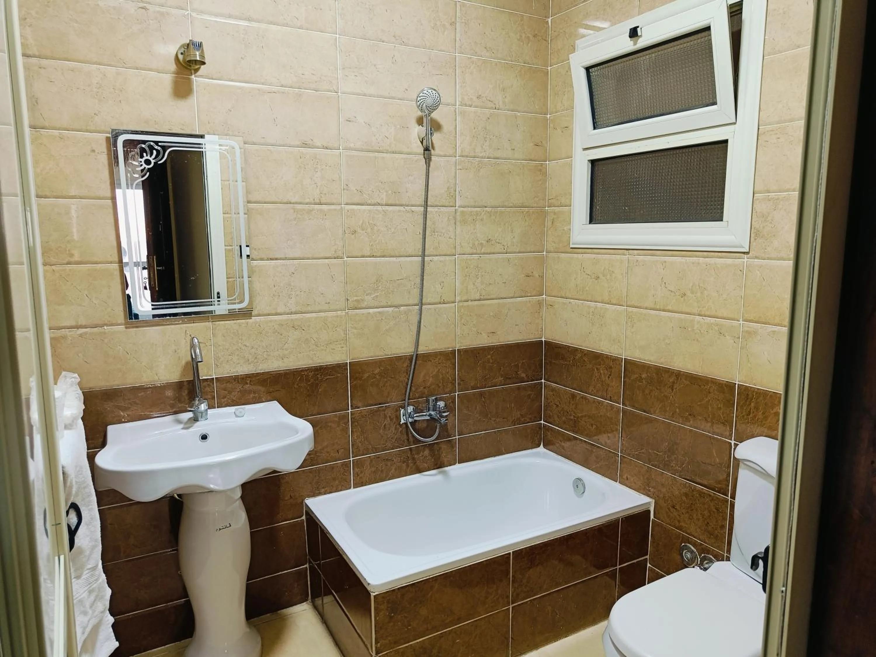 Shower in Sneferu Pyramids inn - Full Pyramids View