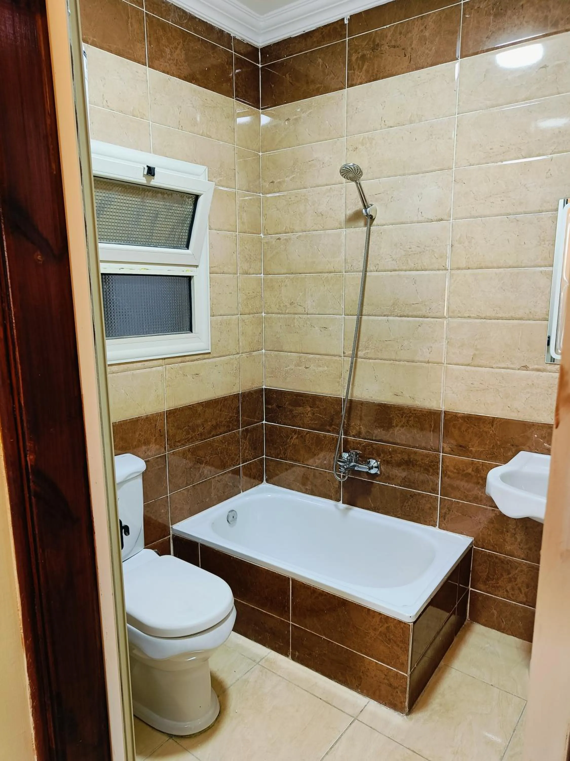 Shower in Sneferu Pyramids inn - Full Pyramids View