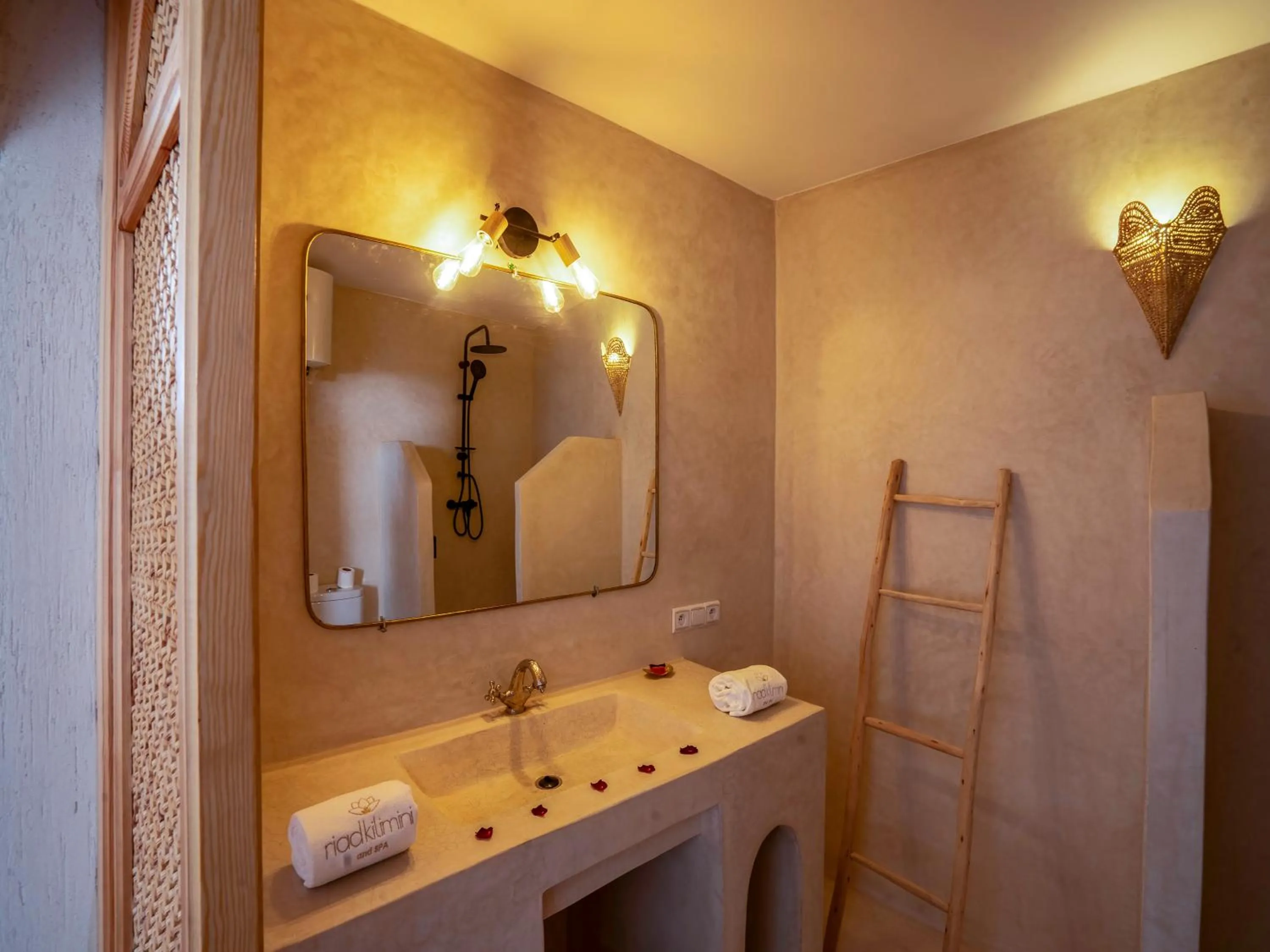 Bathroom in Riad Kilimini & SPA