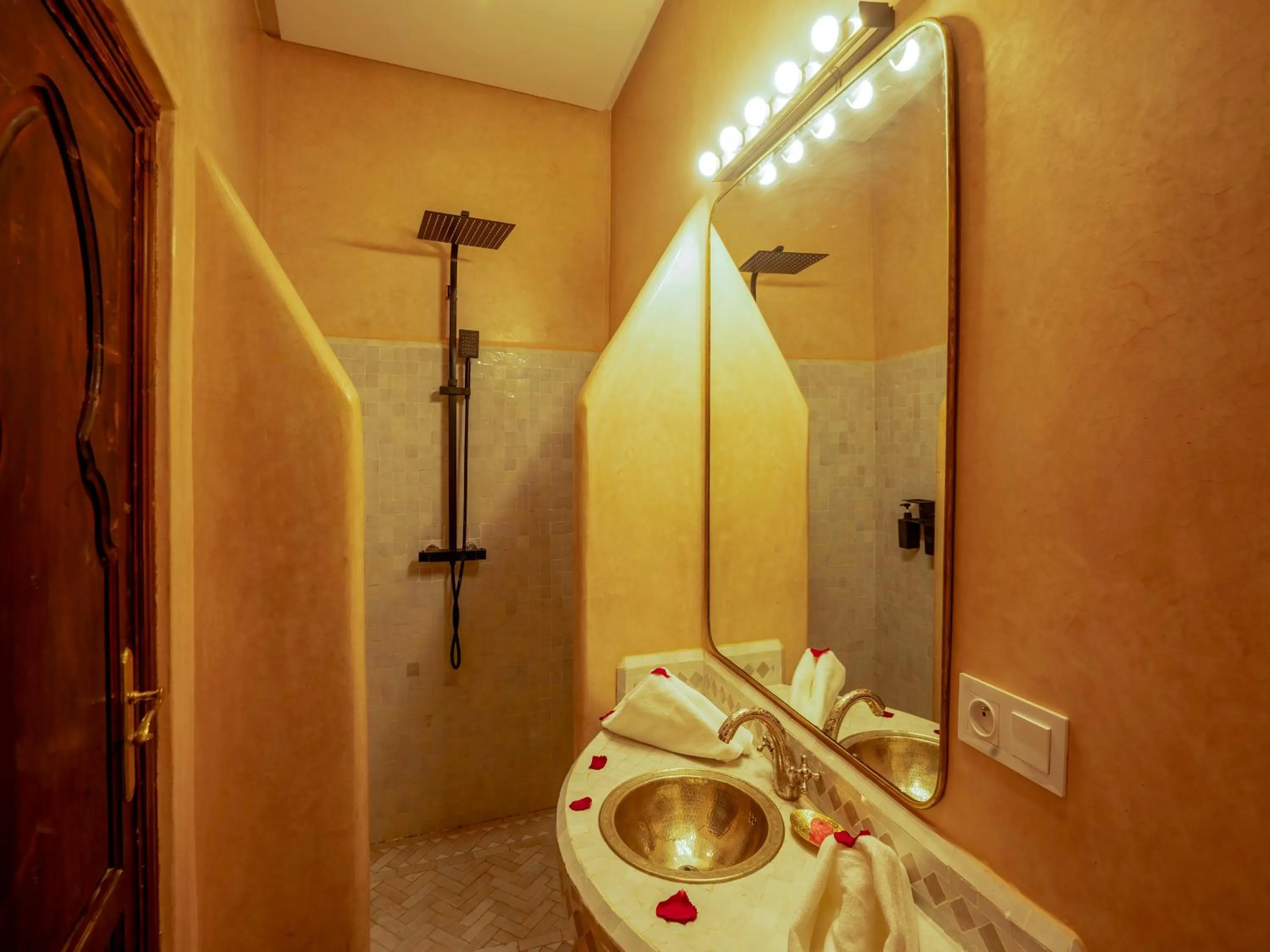 Bathroom in Riad Kilimini & SPA