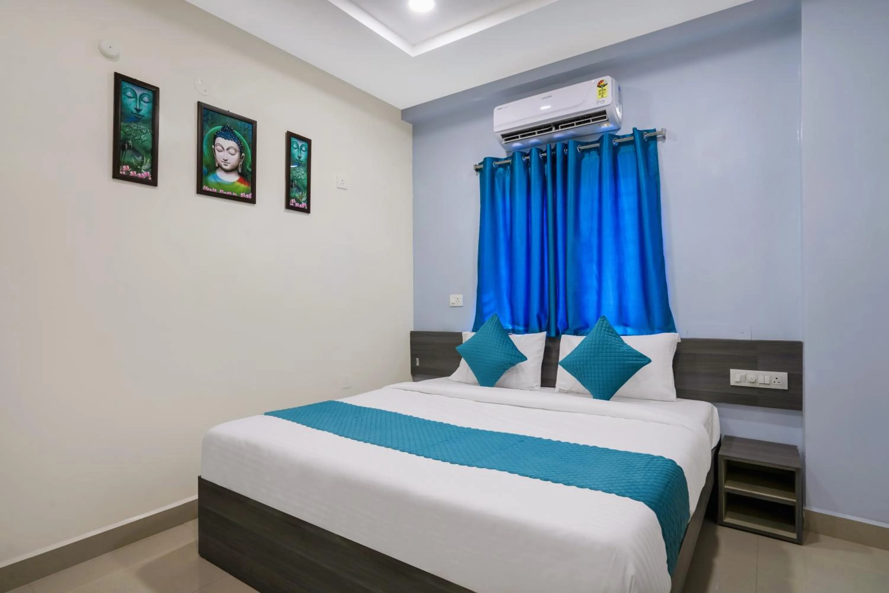 Bedroom, Bed in The Balcony Suites