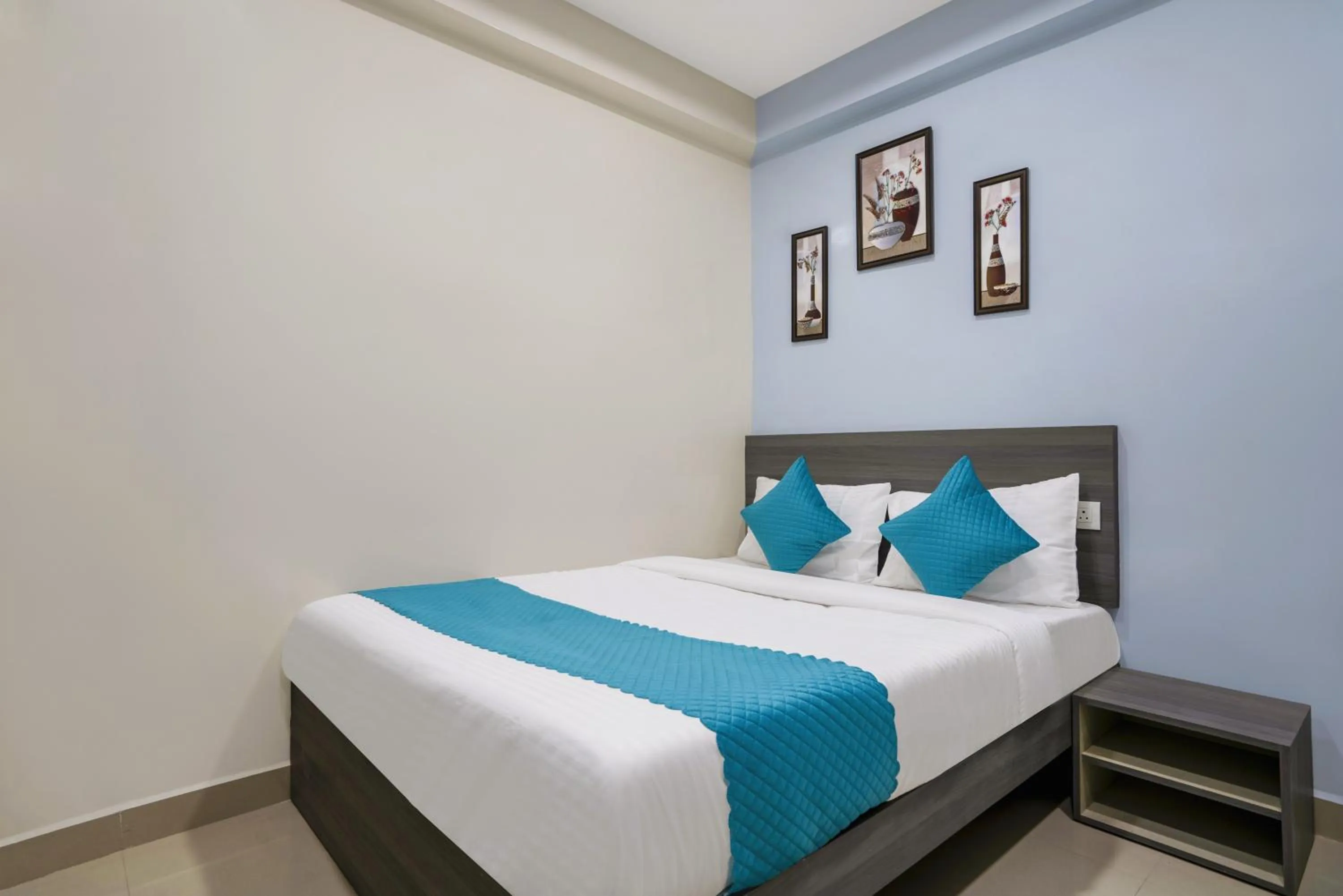 Bedroom, Bed in The Balcony Suites