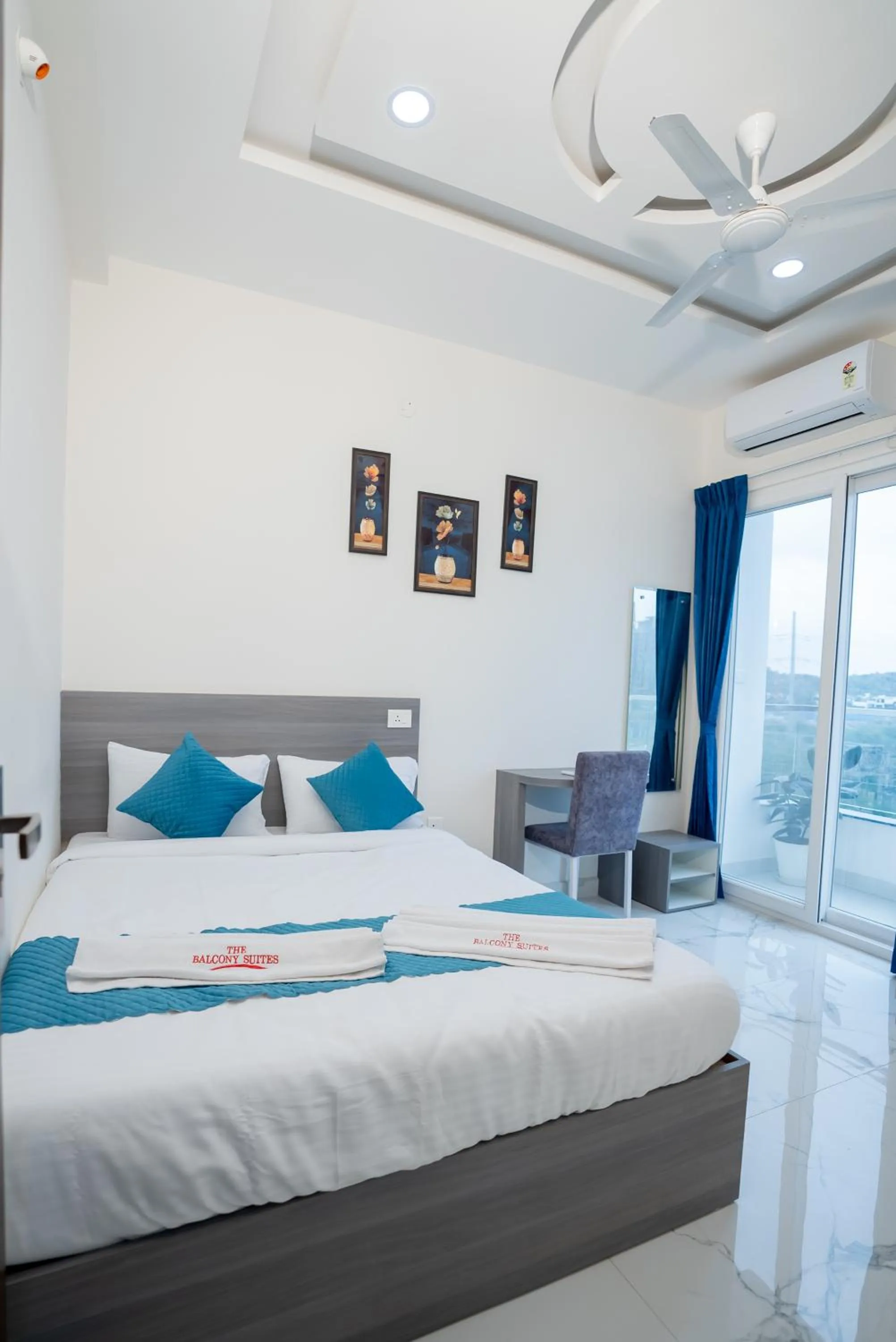 Bedroom, Bed in The Balcony Suites