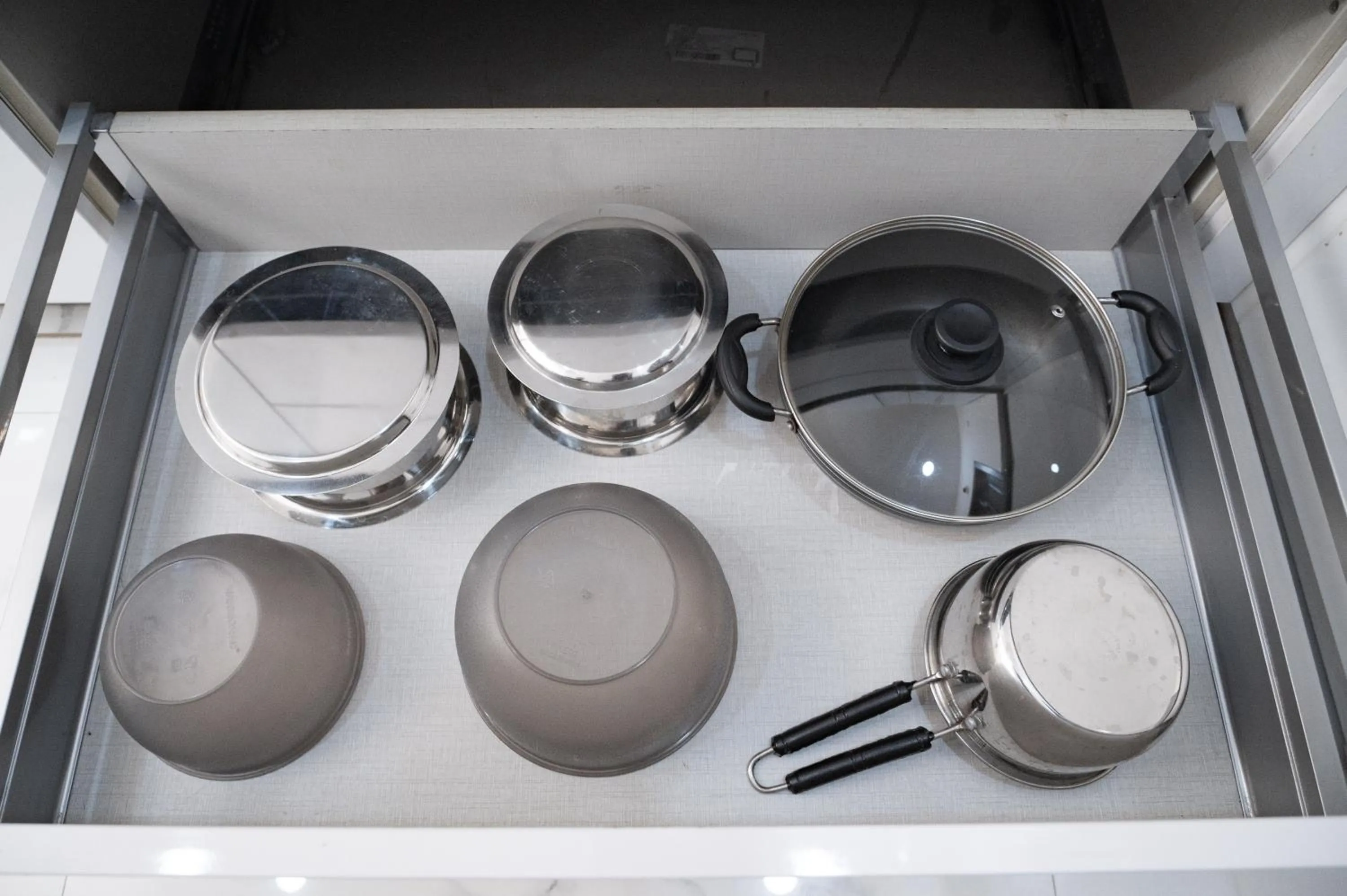 Kitchen or kitchenette in The Balcony Suites