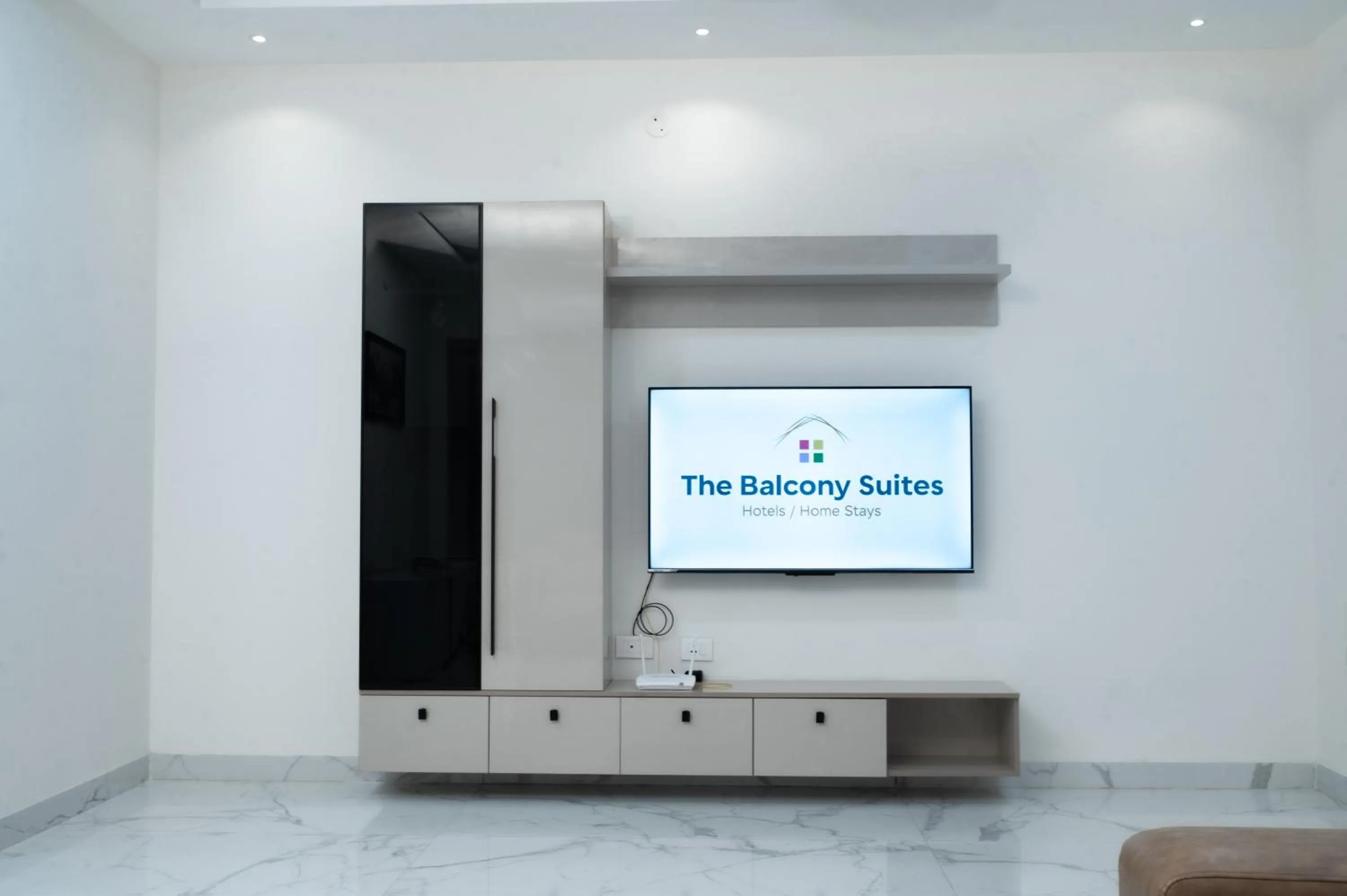 TV and multimedia in The Balcony Suites