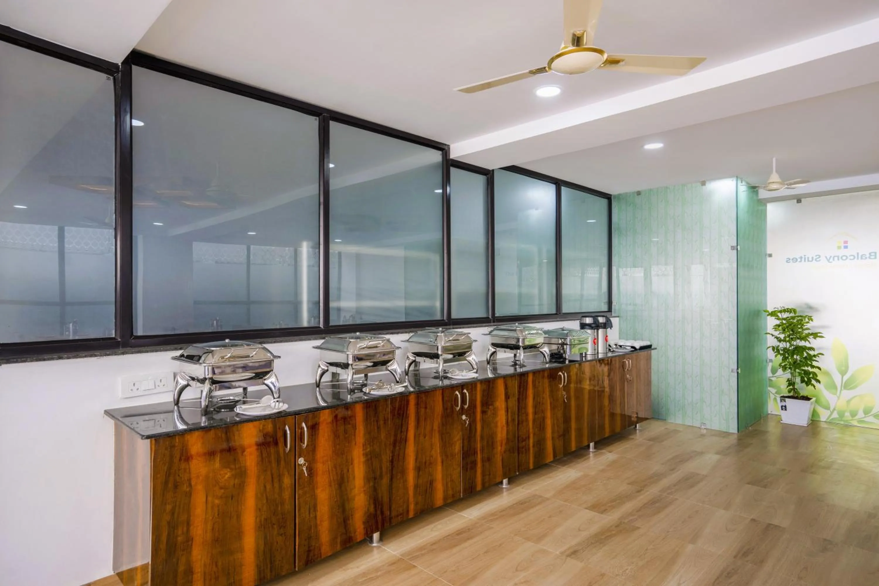 Restaurant/places to eat in The Balcony Suites