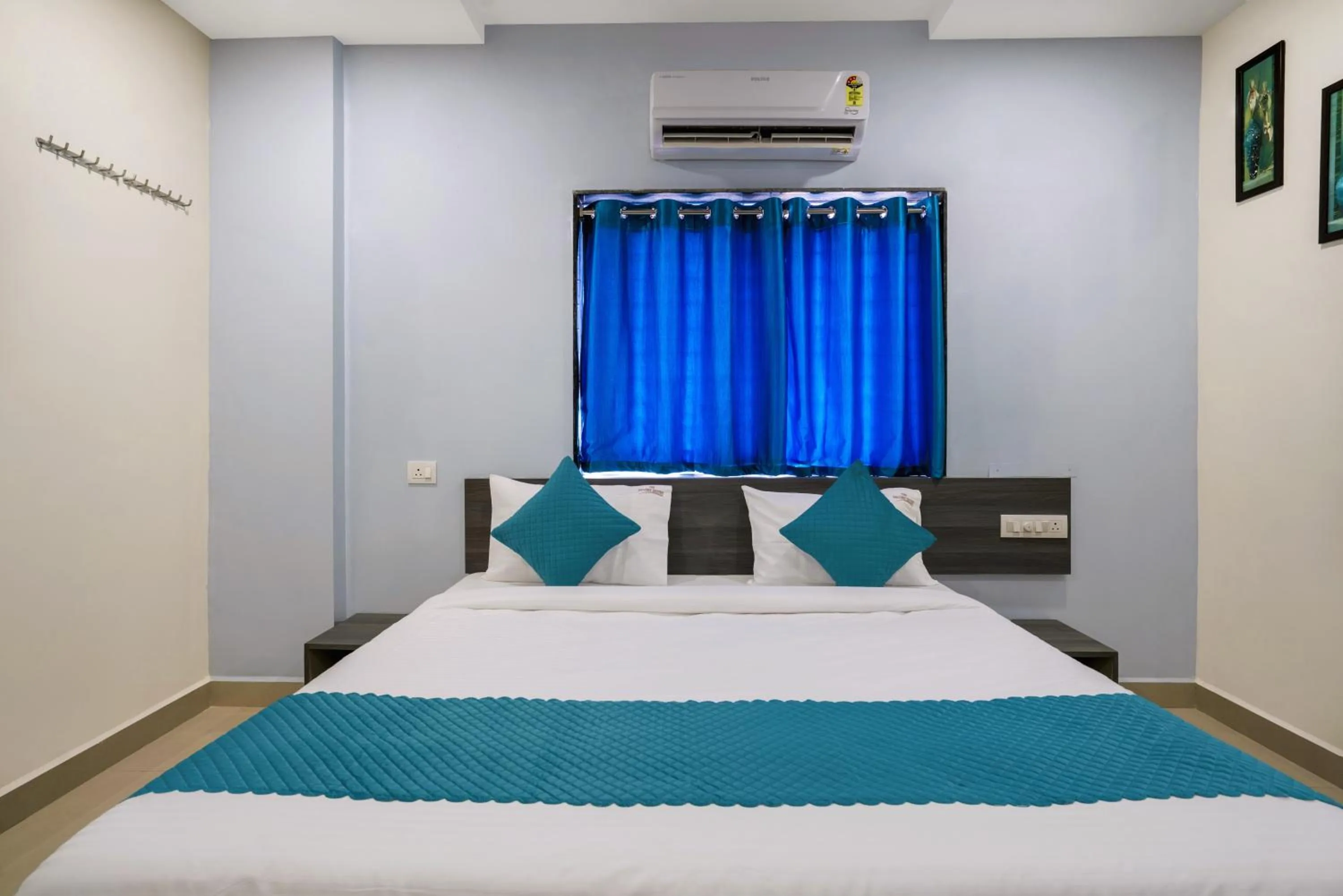 Bedroom, Bed in The Balcony Suites