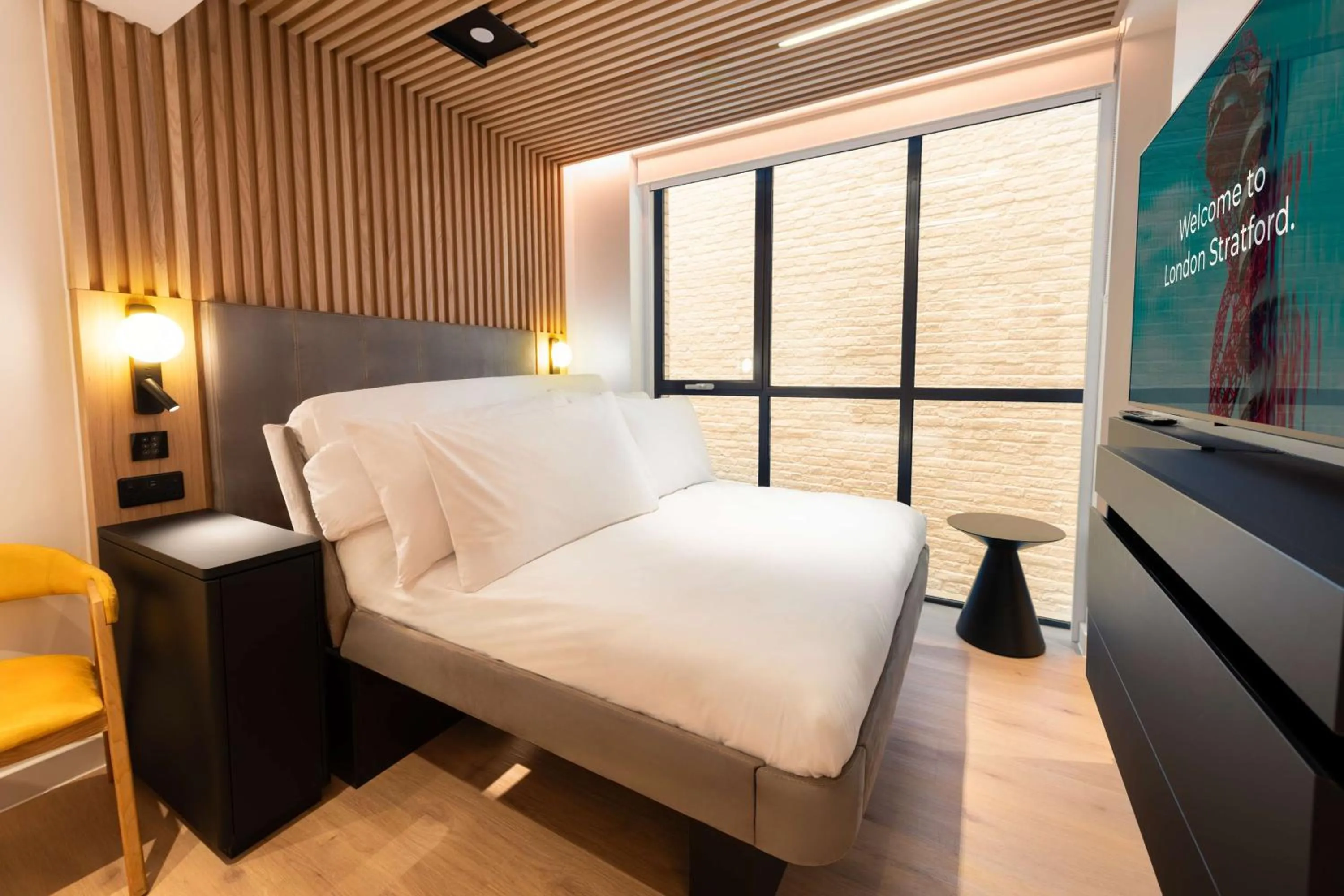 Bedroom, Bed in YOTELPAD London Stratford