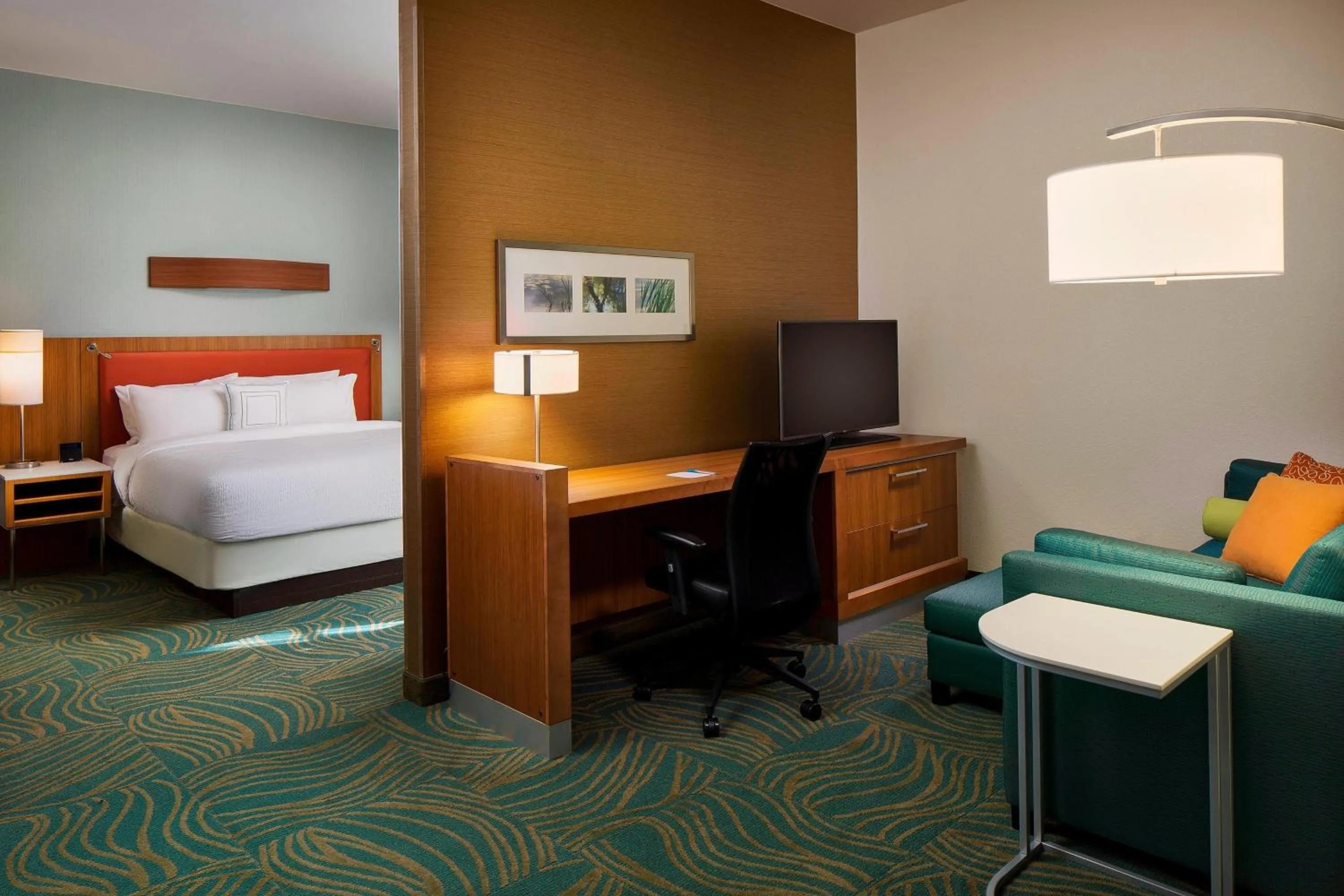 Living room, Bed in SpringHill Suites by Marriott Houston Downtown/Convention Center