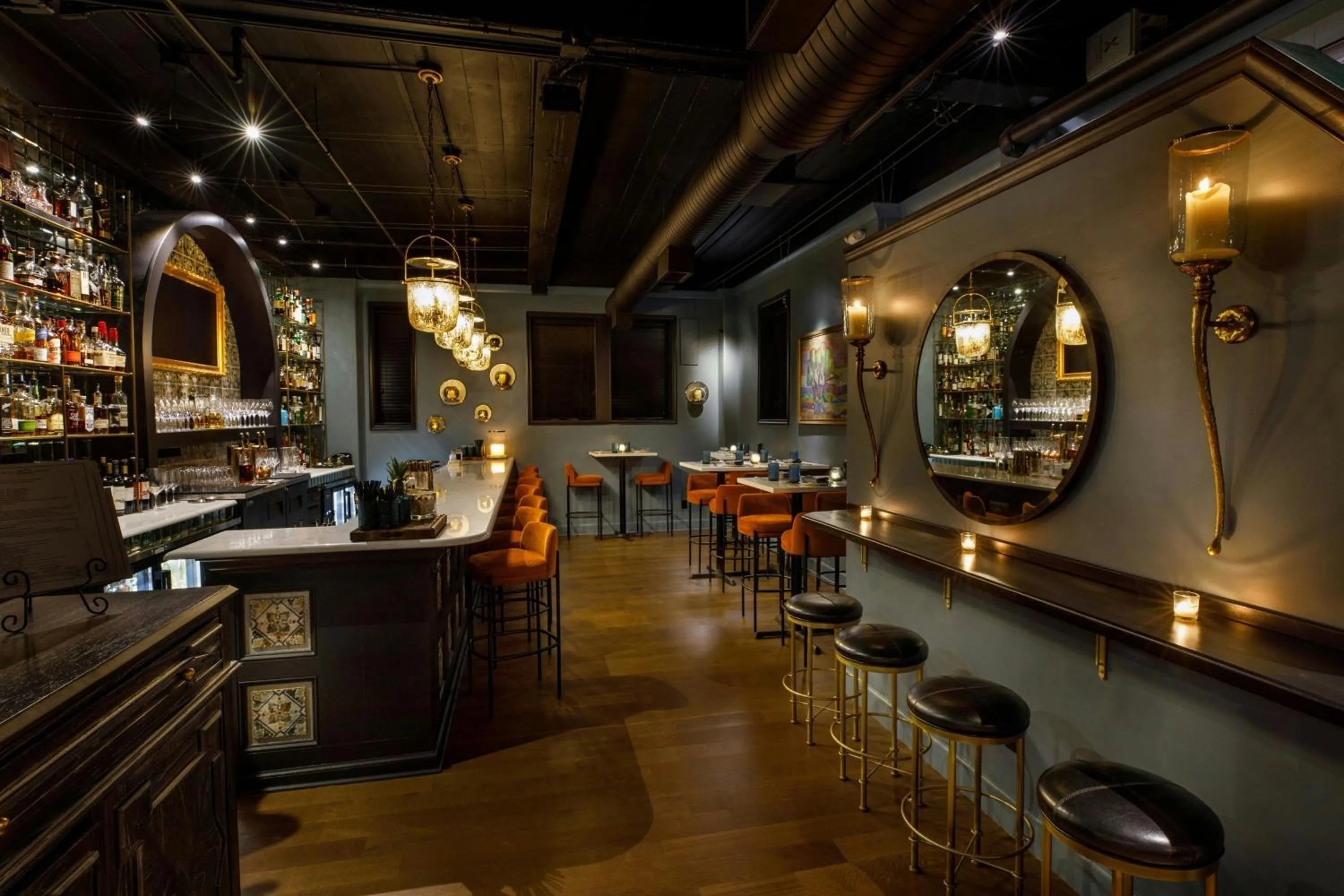 Lounge or bar in Ambassador Hotel Tulsa, Autograph Collection