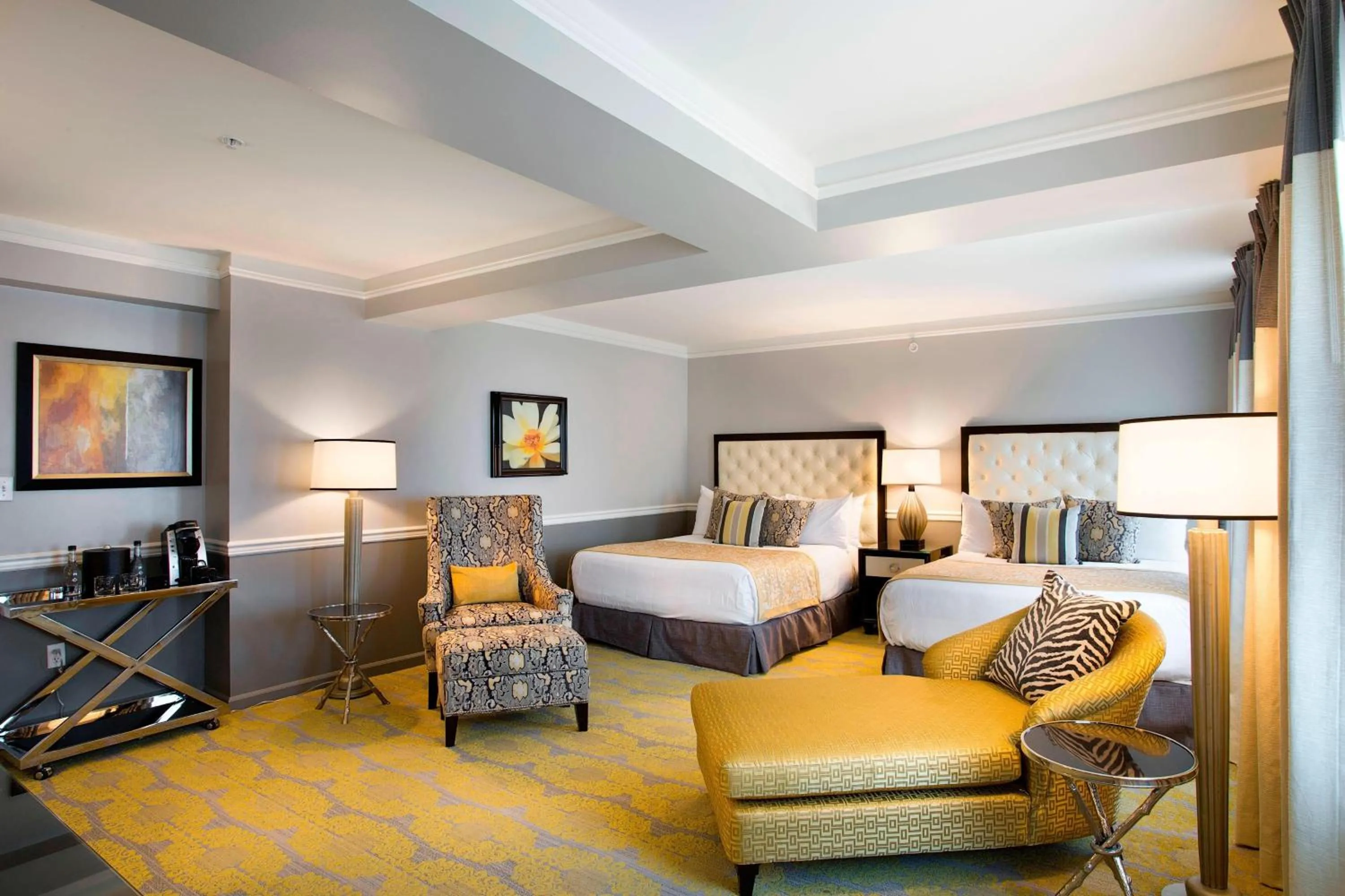 Photo of the whole room, Bed in Ambassador Hotel Tulsa, Autograph Collection