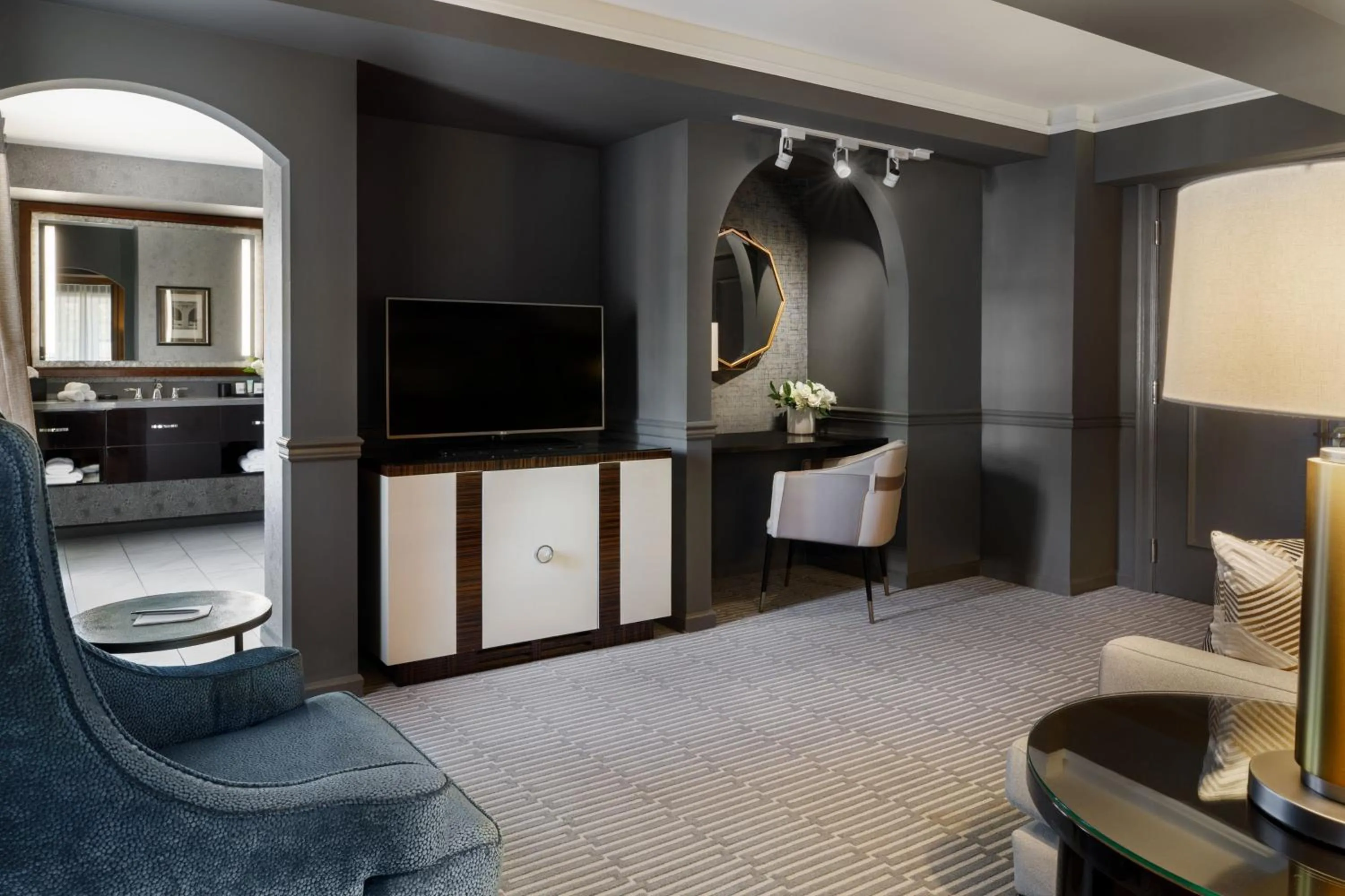 Living room in Ambassador Hotel Tulsa, Autograph Collection