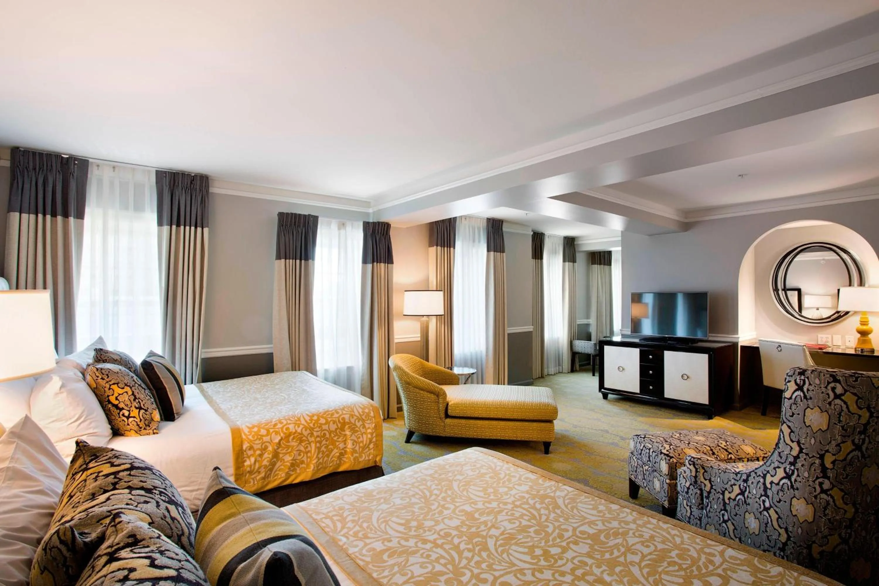 Photo of the whole room, Bed in Ambassador Hotel Tulsa, Autograph Collection