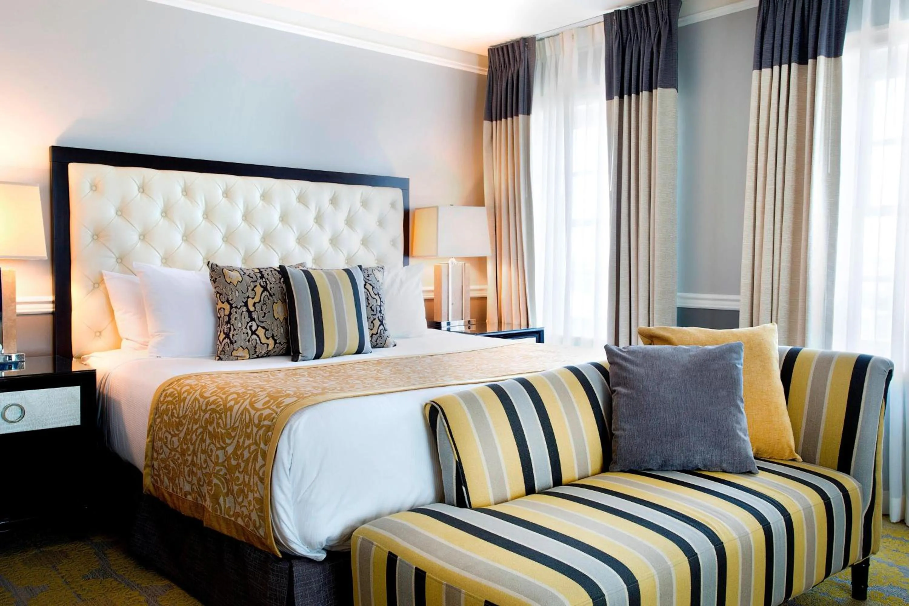 Photo of the whole room, Bed in Ambassador Hotel Tulsa, Autograph Collection