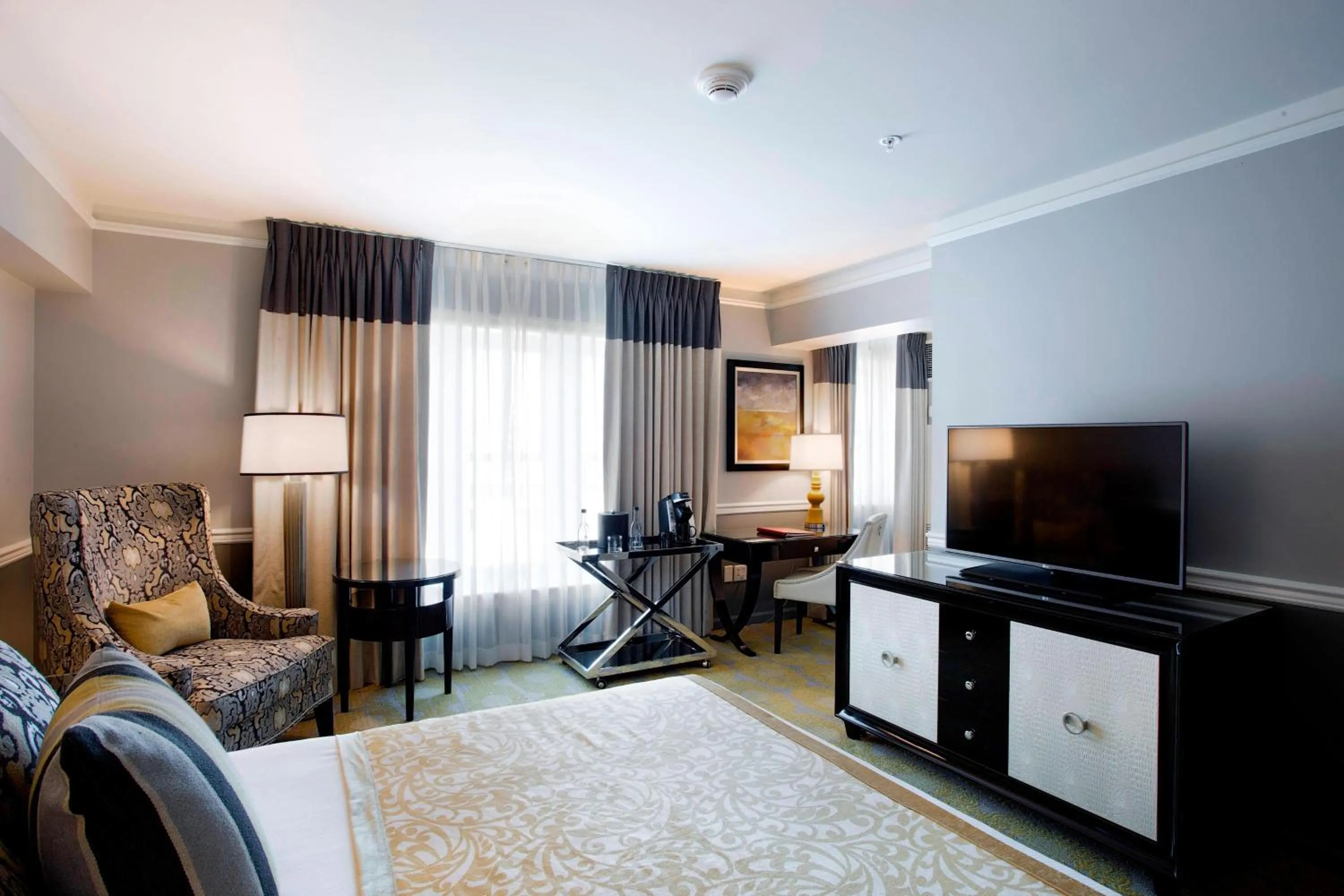 Photo of the whole room in Ambassador Hotel Tulsa, Autograph Collection