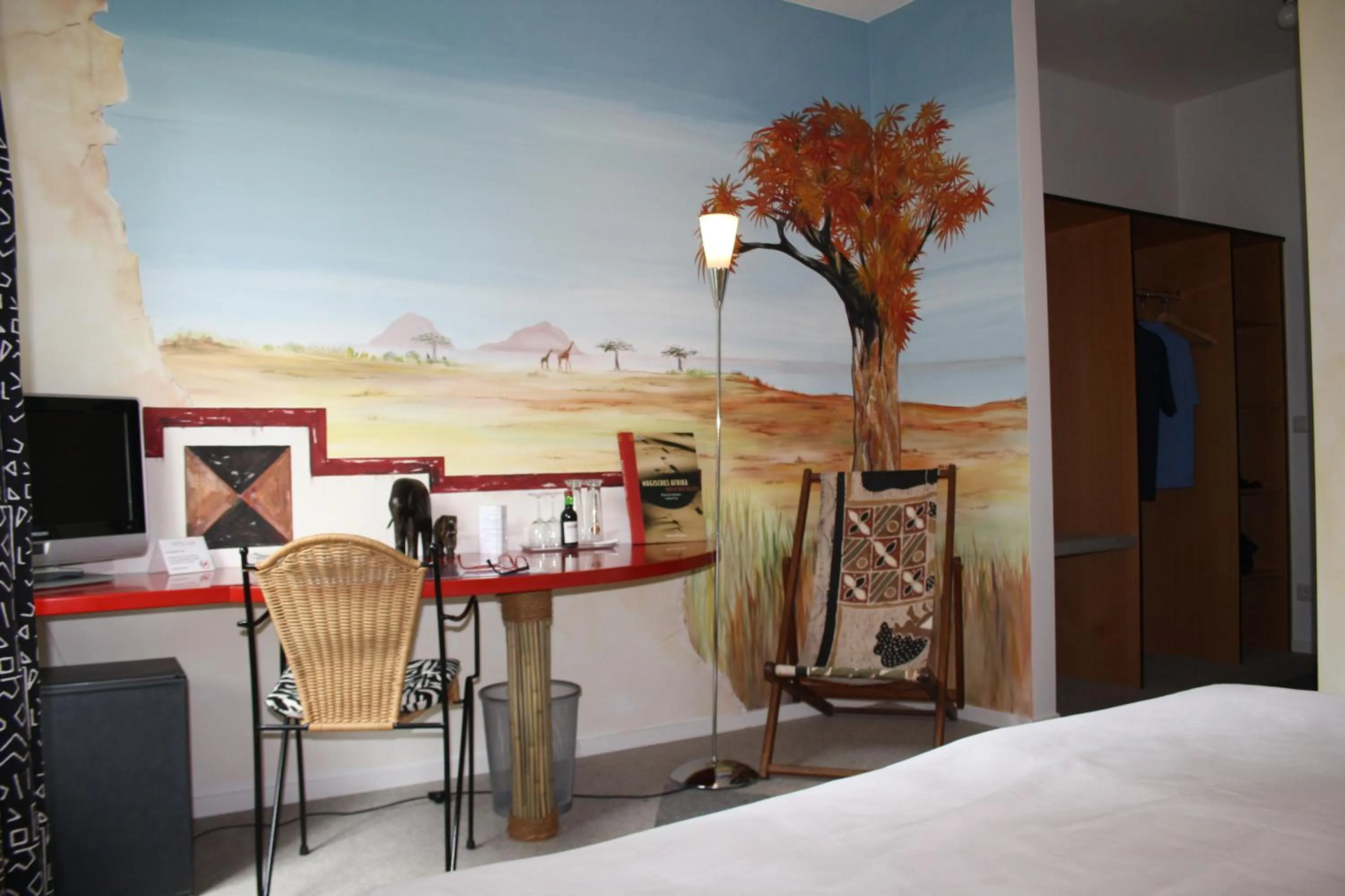 Seating area, Bed in Hotel am Fluss