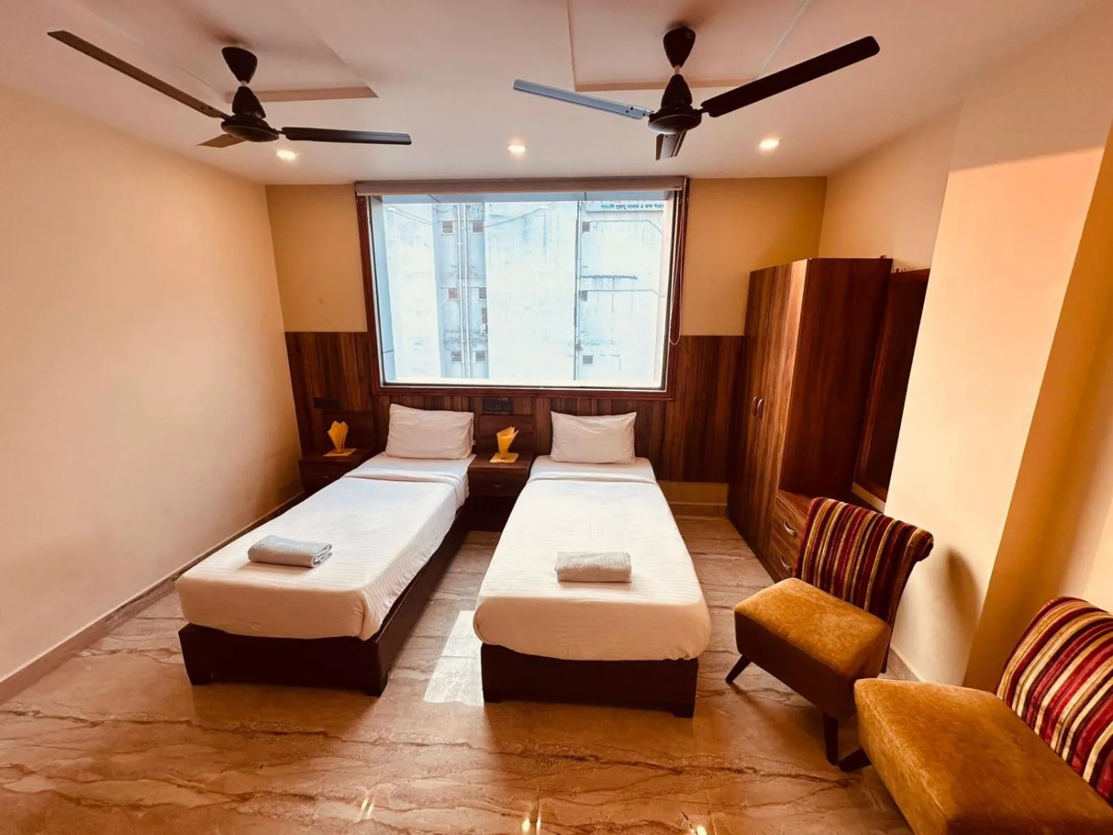 Photo of the whole room, Bed in Hotel Windsor Plaza