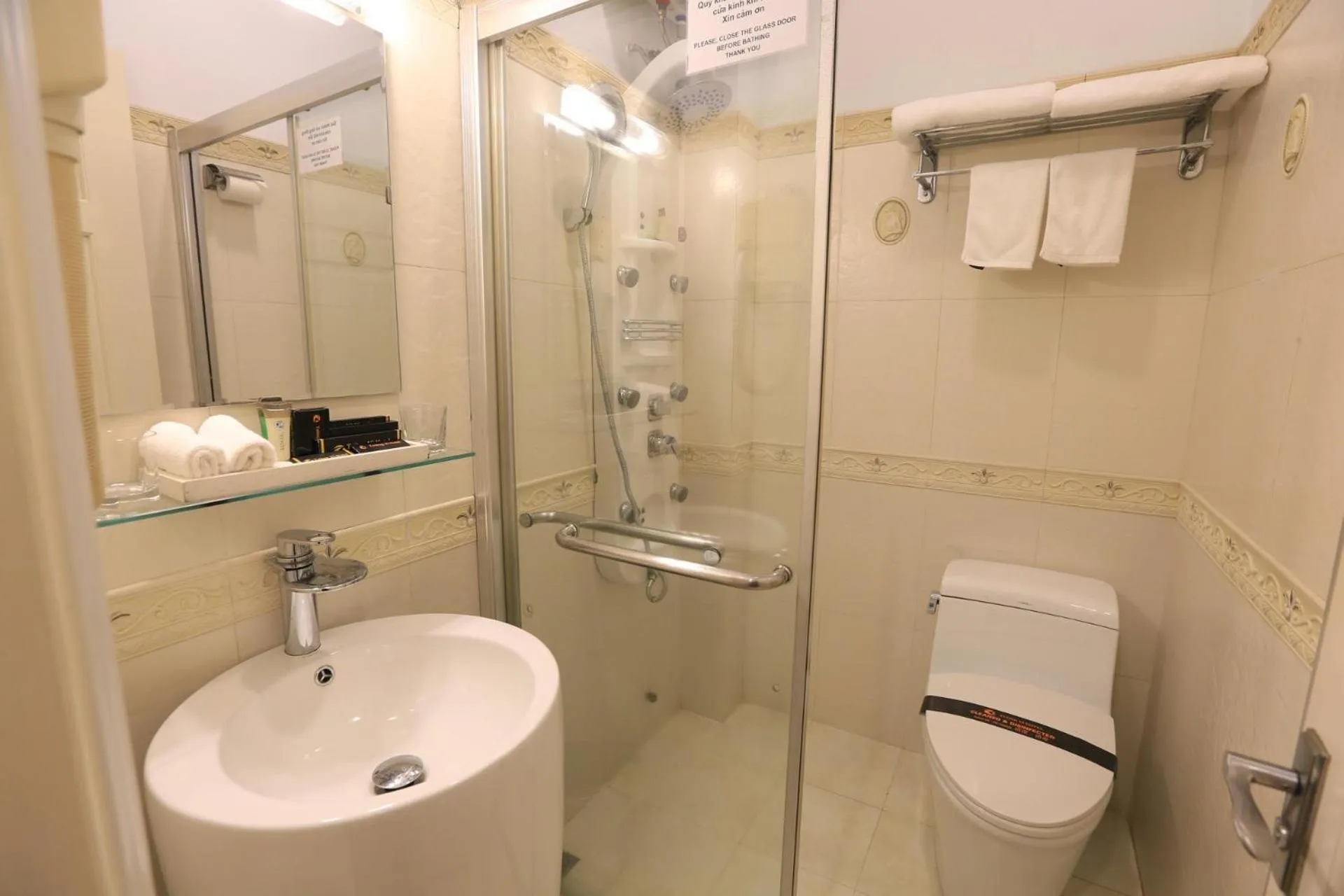 Toilet in Tuong Vi Hotel