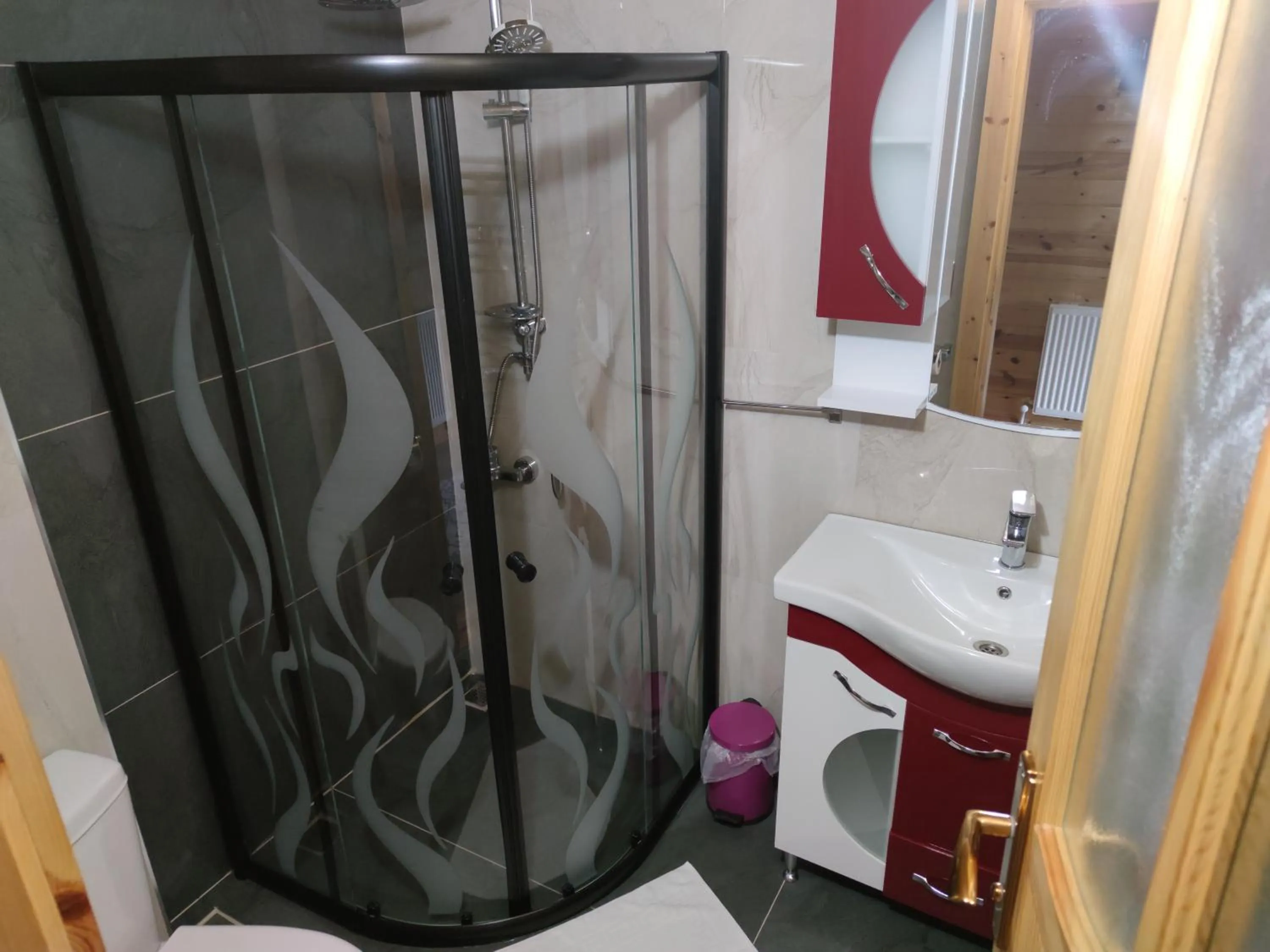 Shower in Kinya Bungalov Hotel