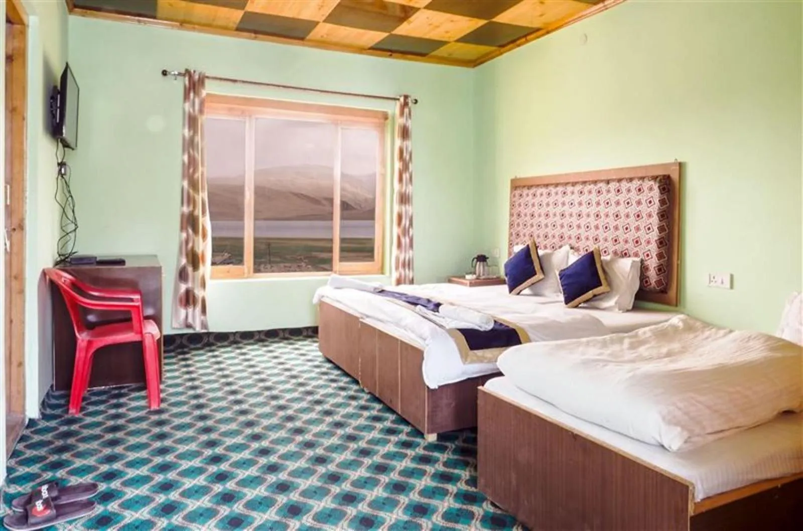 Photo of the whole room, Bed in Tsomoriri Hotel Lake View