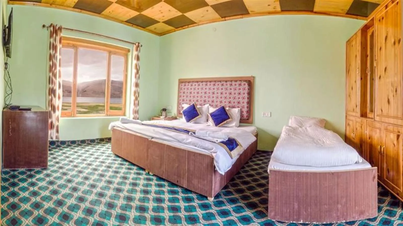 Photo of the whole room, Bed in Tsomoriri Hotel Lake View