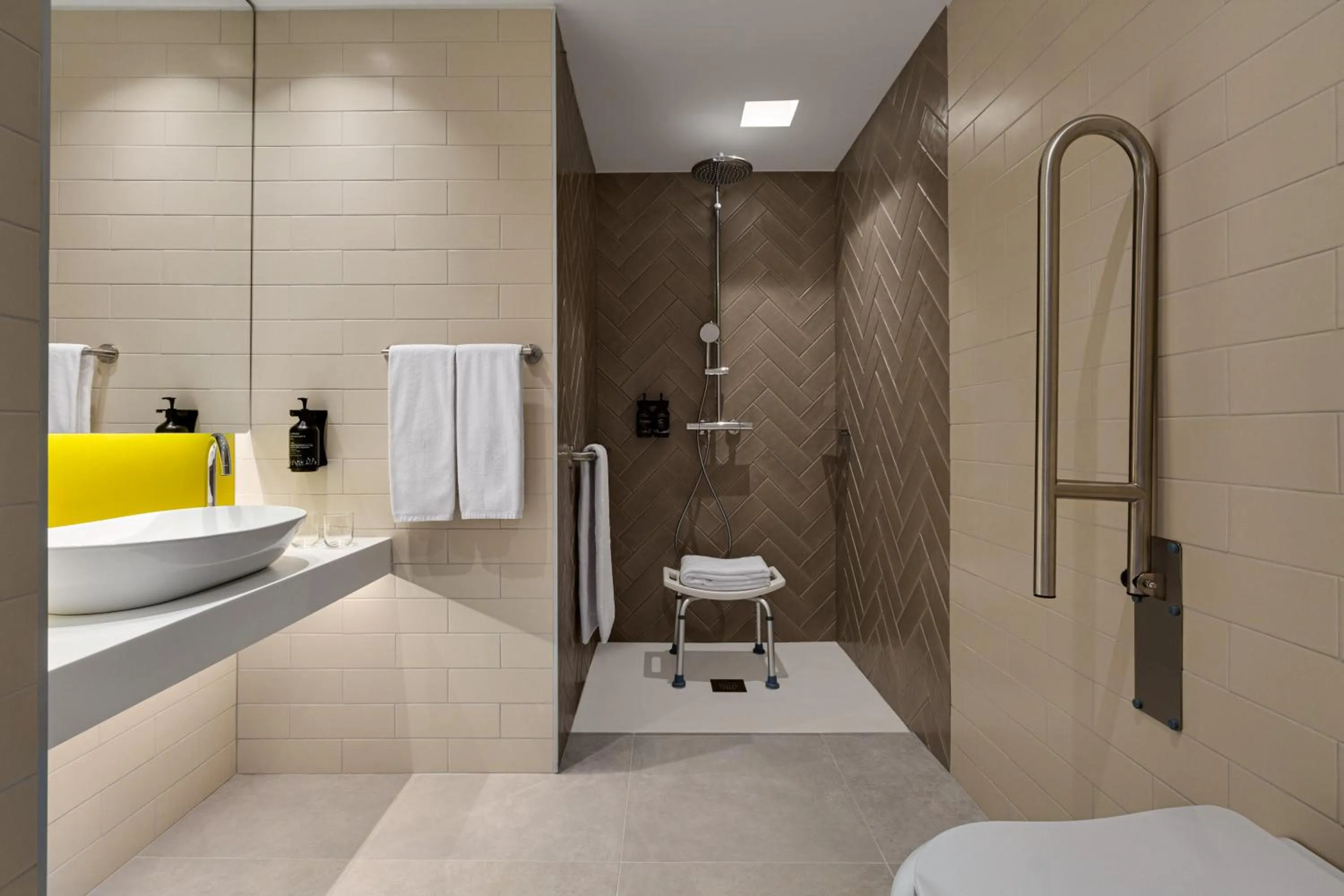 Bathroom in Holiday Inn Express Évora by IHG