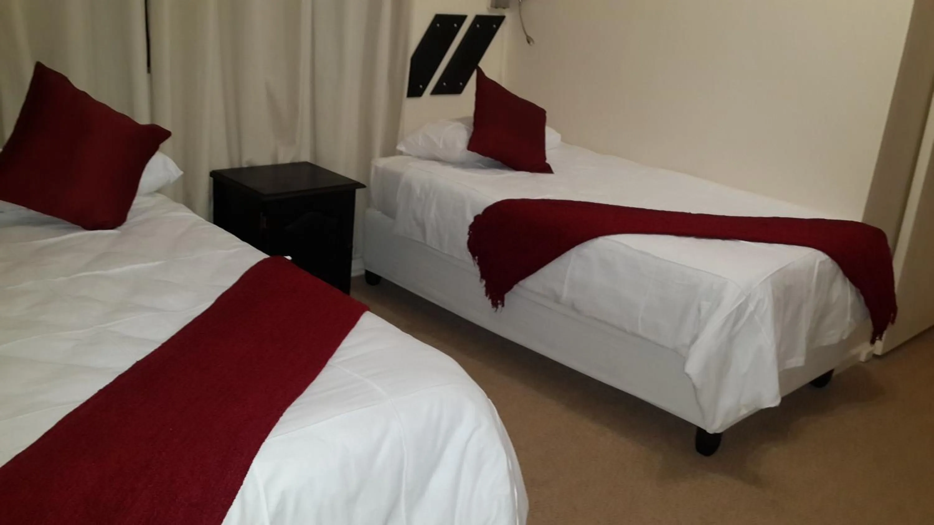 Bedroom, Bed in Victoria Hotel