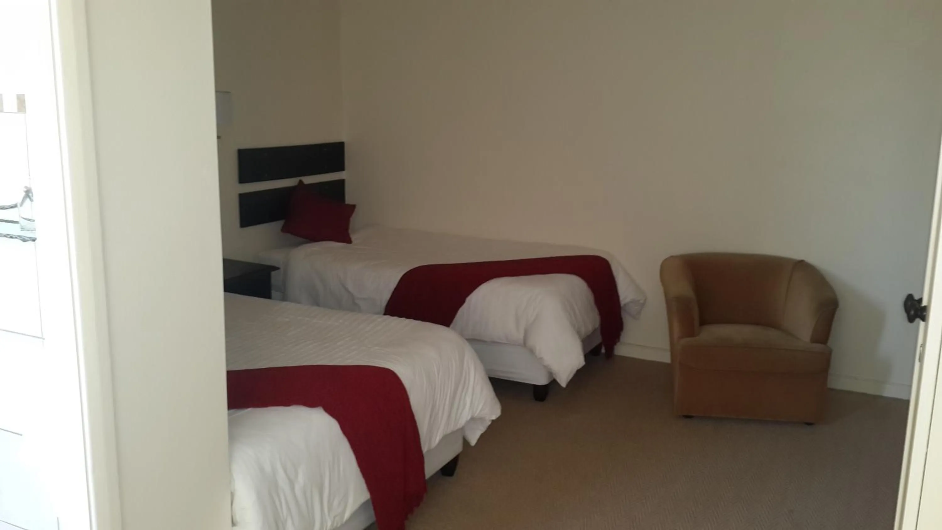 Bedroom, Bed in Victoria Hotel