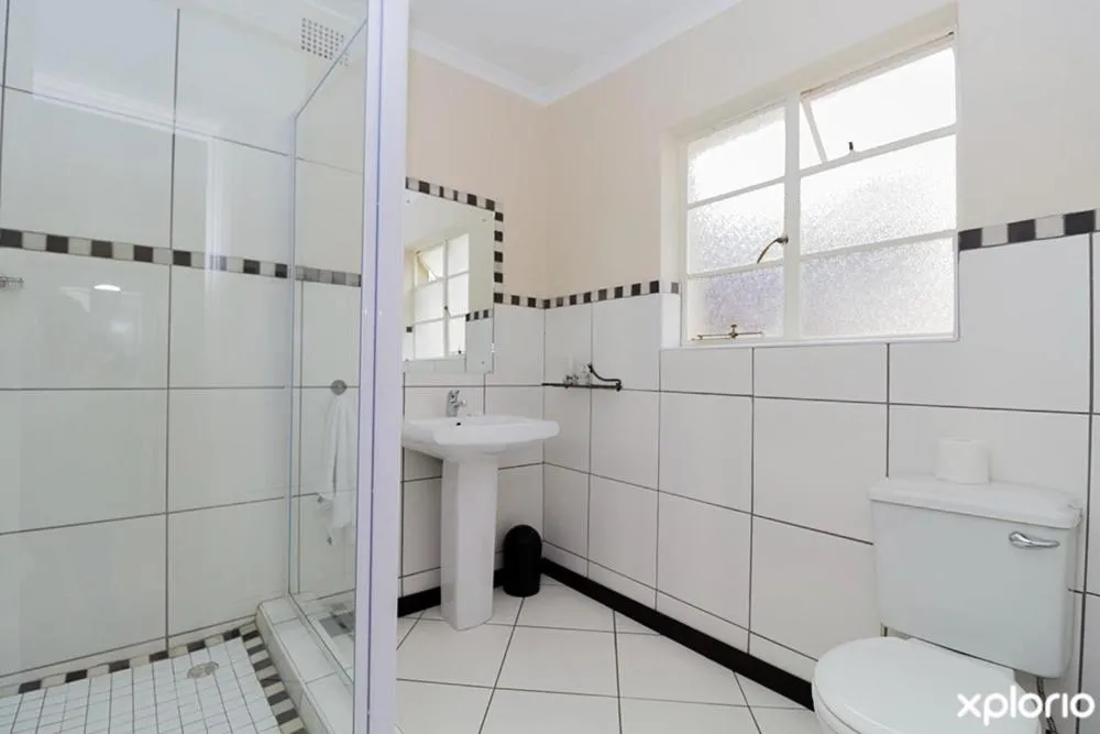 Shower in Victoria Hotel