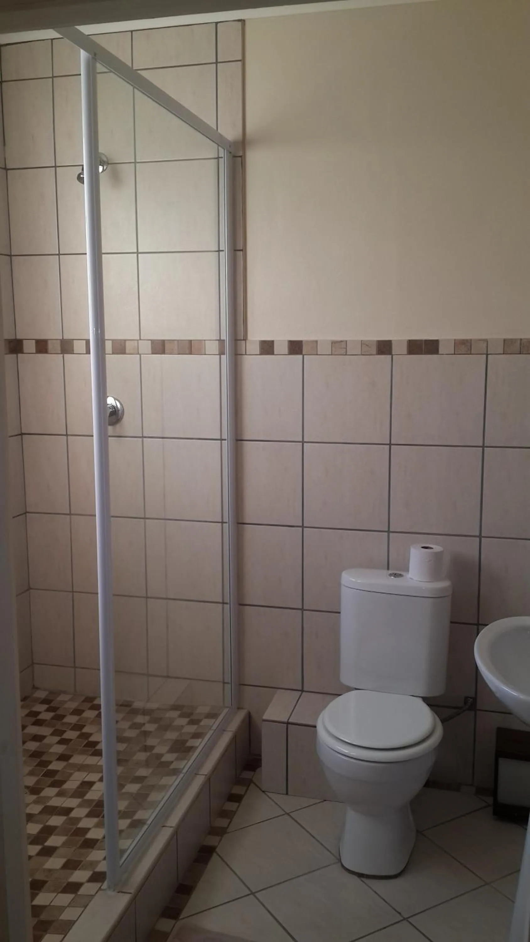 Deluxe Family Room in Victoria Hotel