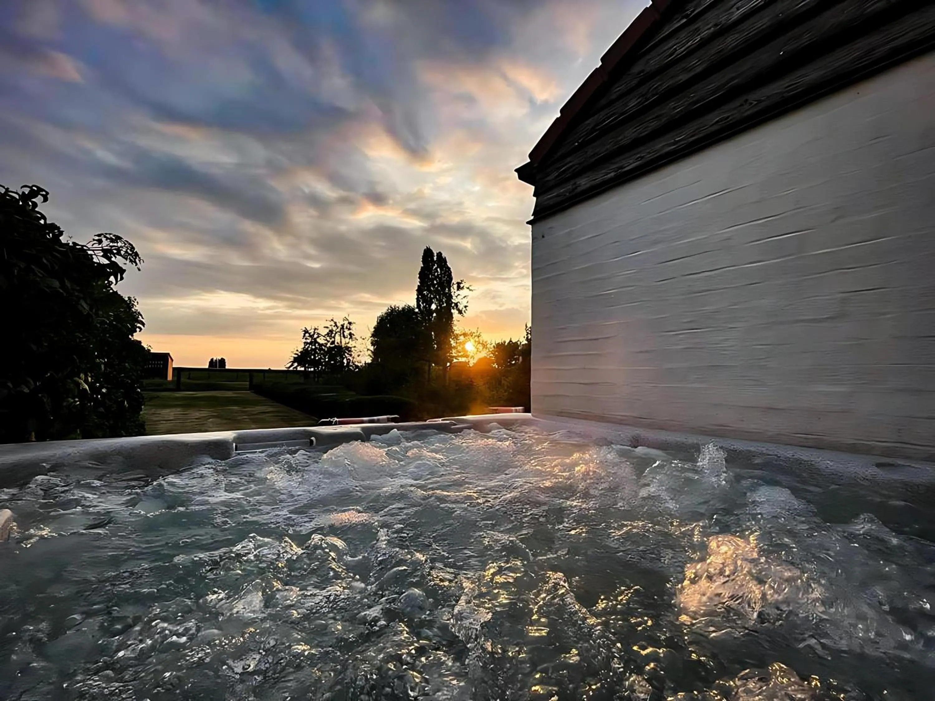 Hot Tub in Boutique B&B Droomkerke