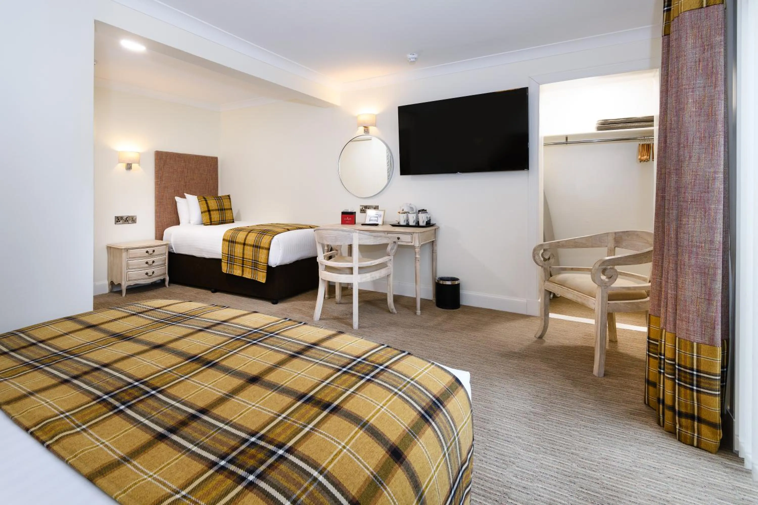 Bedroom, Bed in Fisher's Hotel