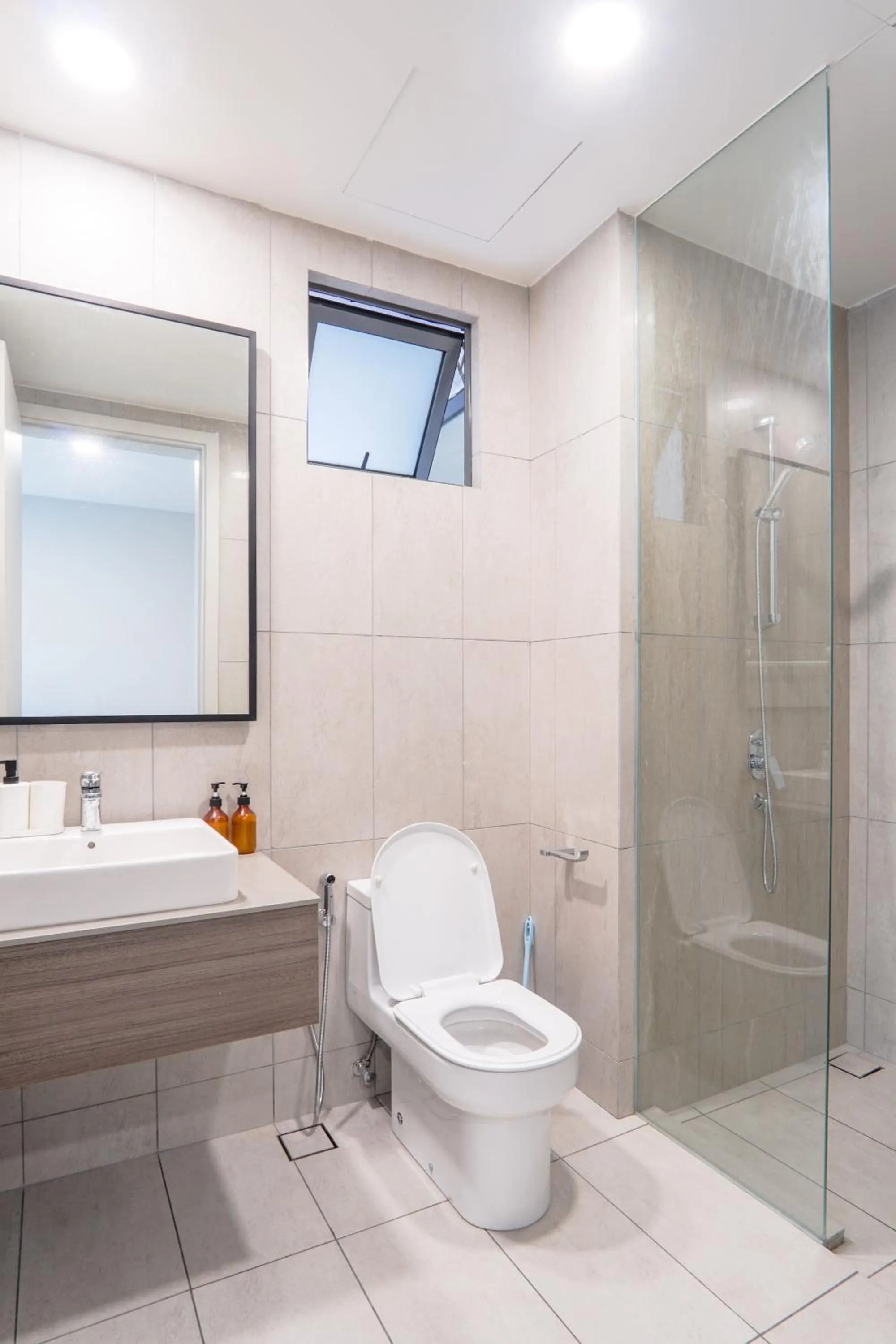 Toilet in Datum Jelatek Residence by Airhost