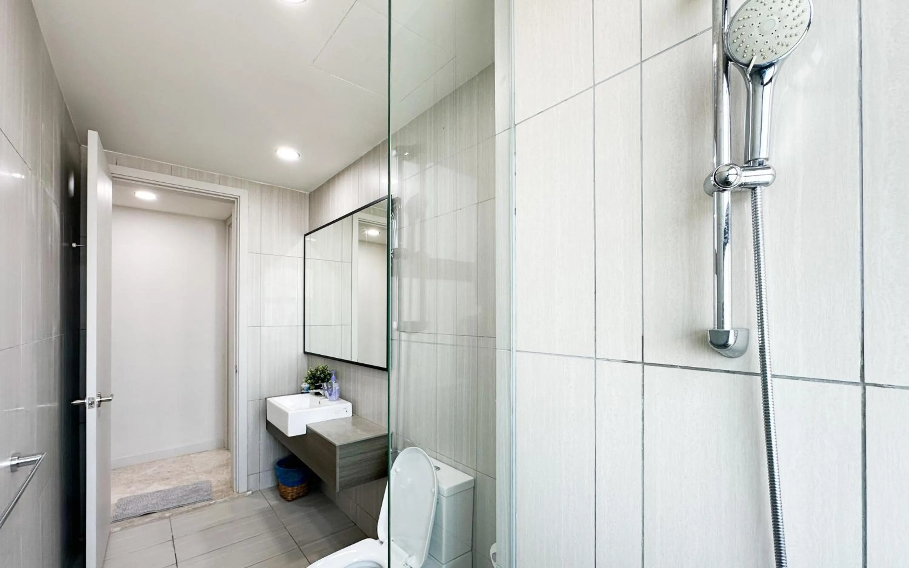 Shower in Datum Jelatek Residence by Airhost