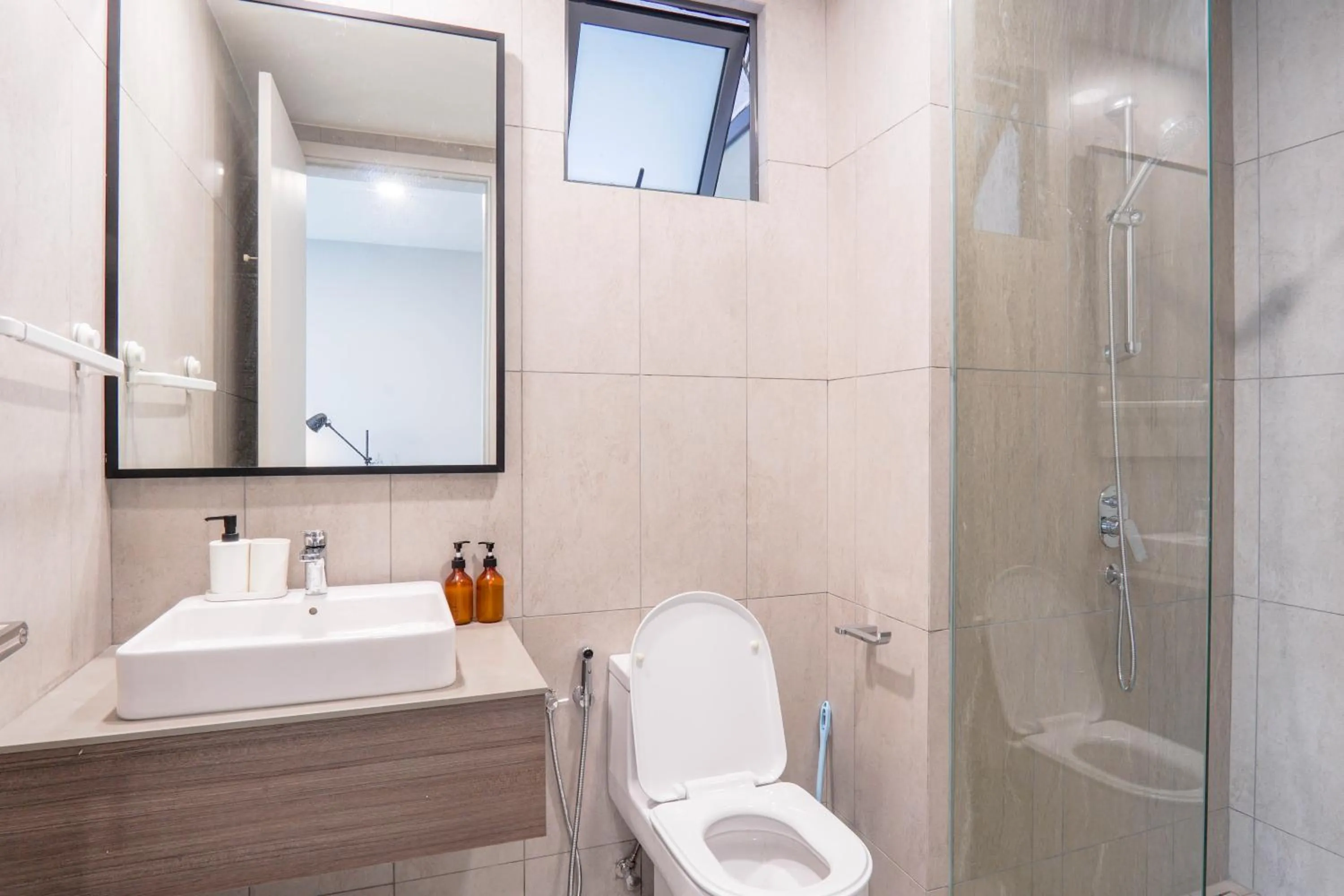 Toilet in Datum Jelatek Residence by Airhost