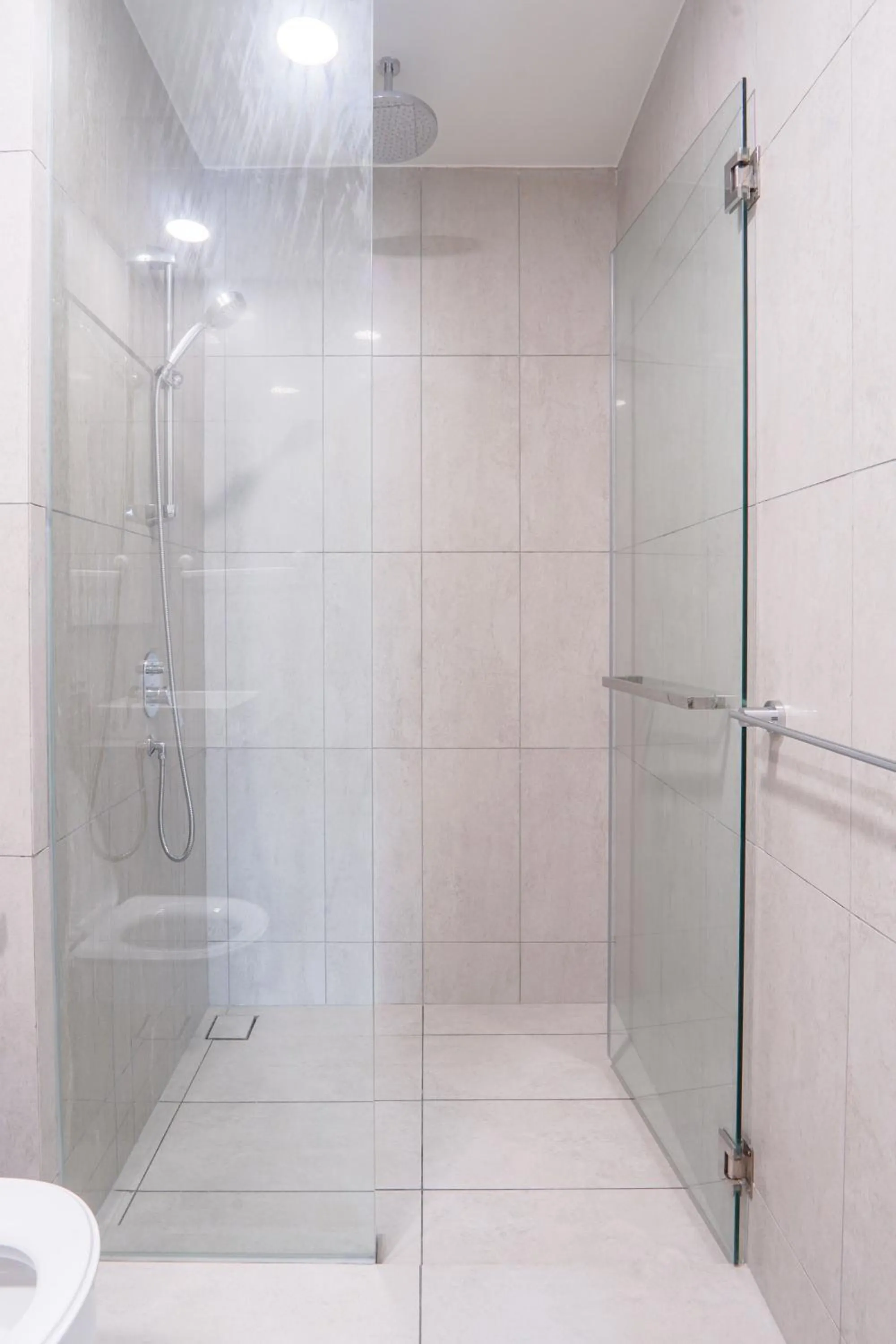 Shower in Datum Jelatek Residence by Airhost