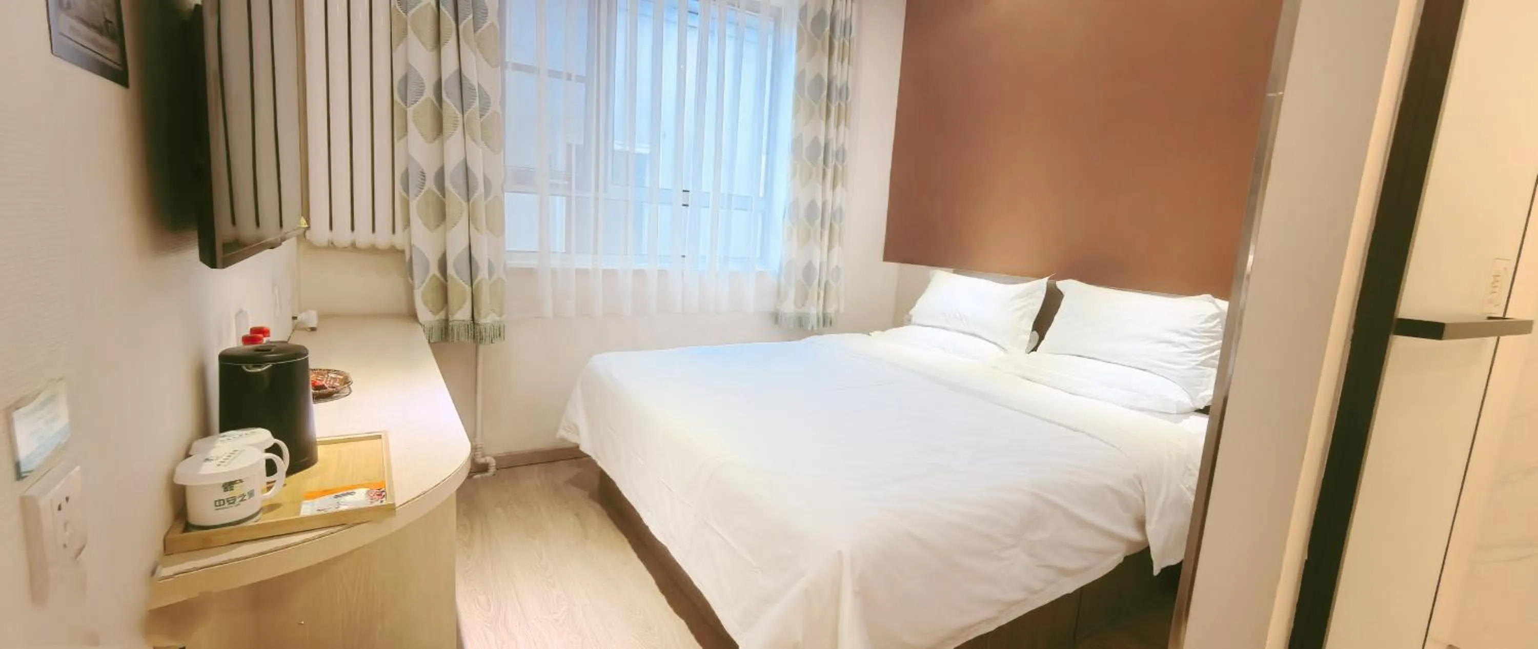 Bed in Beijing Dongdan Hotel Near Wangfujing Street,Tian'AnMen Square,The Forbidden City,Free self-service laundry room